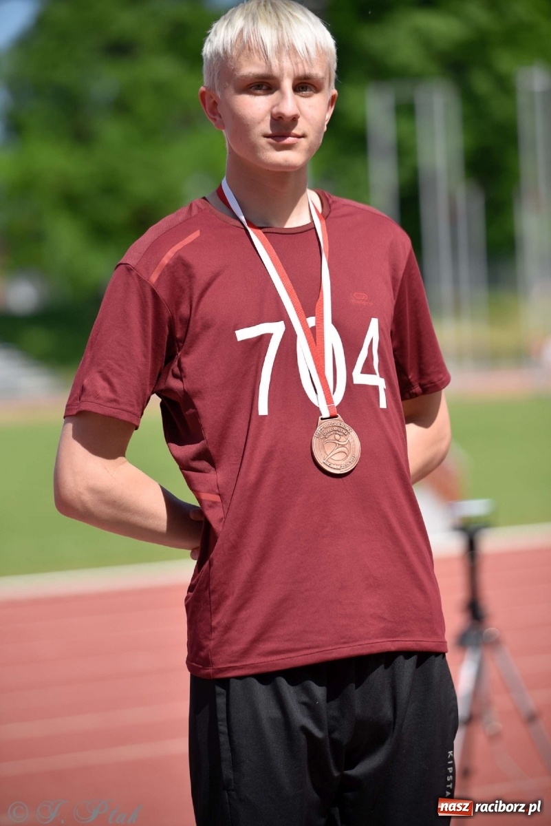 Zdjęcie w galerii na portalu naszraciborz.pl: Królowa sportu zagościła w Raciborzu. Polsko-czeska rywalizacja przy Zamkowej wiadomości z regionu