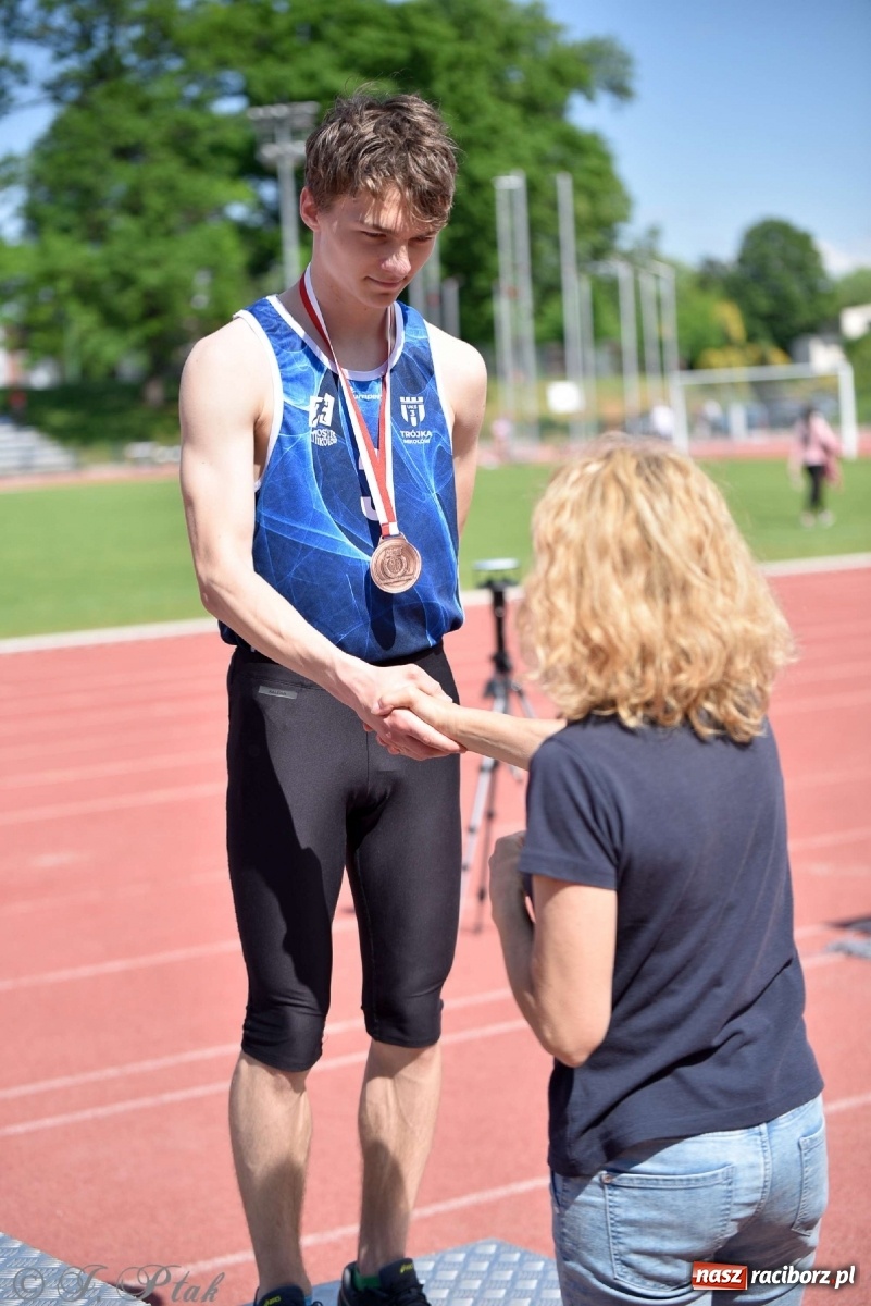 Zdjęcie w galerii na portalu naszraciborz.pl: Królowa sportu zagościła w Raciborzu. Polsko-czeska rywalizacja przy Zamkowej wiadomości z regionu