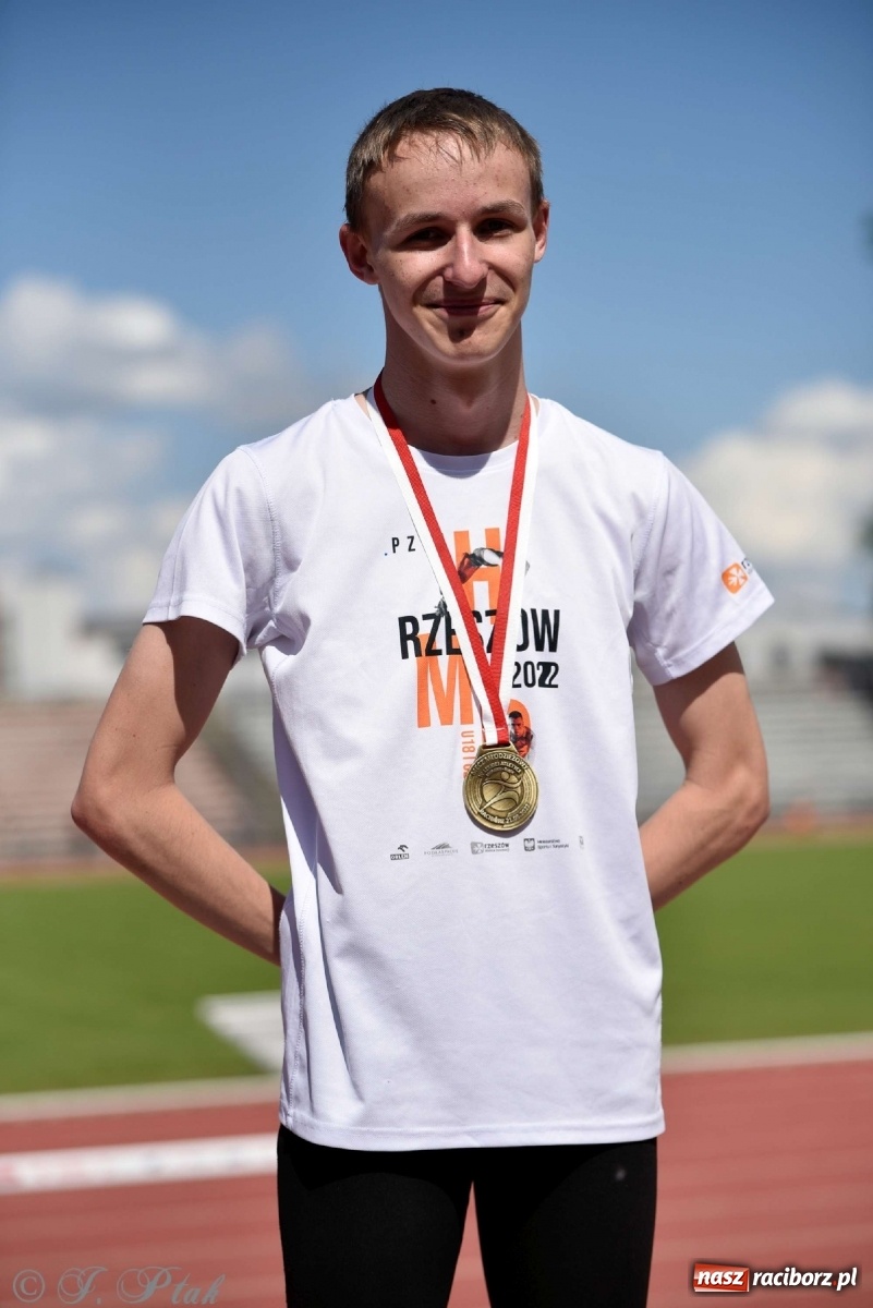 Zdjęcie w galerii na portalu naszraciborz.pl: Królowa sportu zagościła w Raciborzu. Polsko-czeska rywalizacja przy Zamkowej wiadomości z regionu