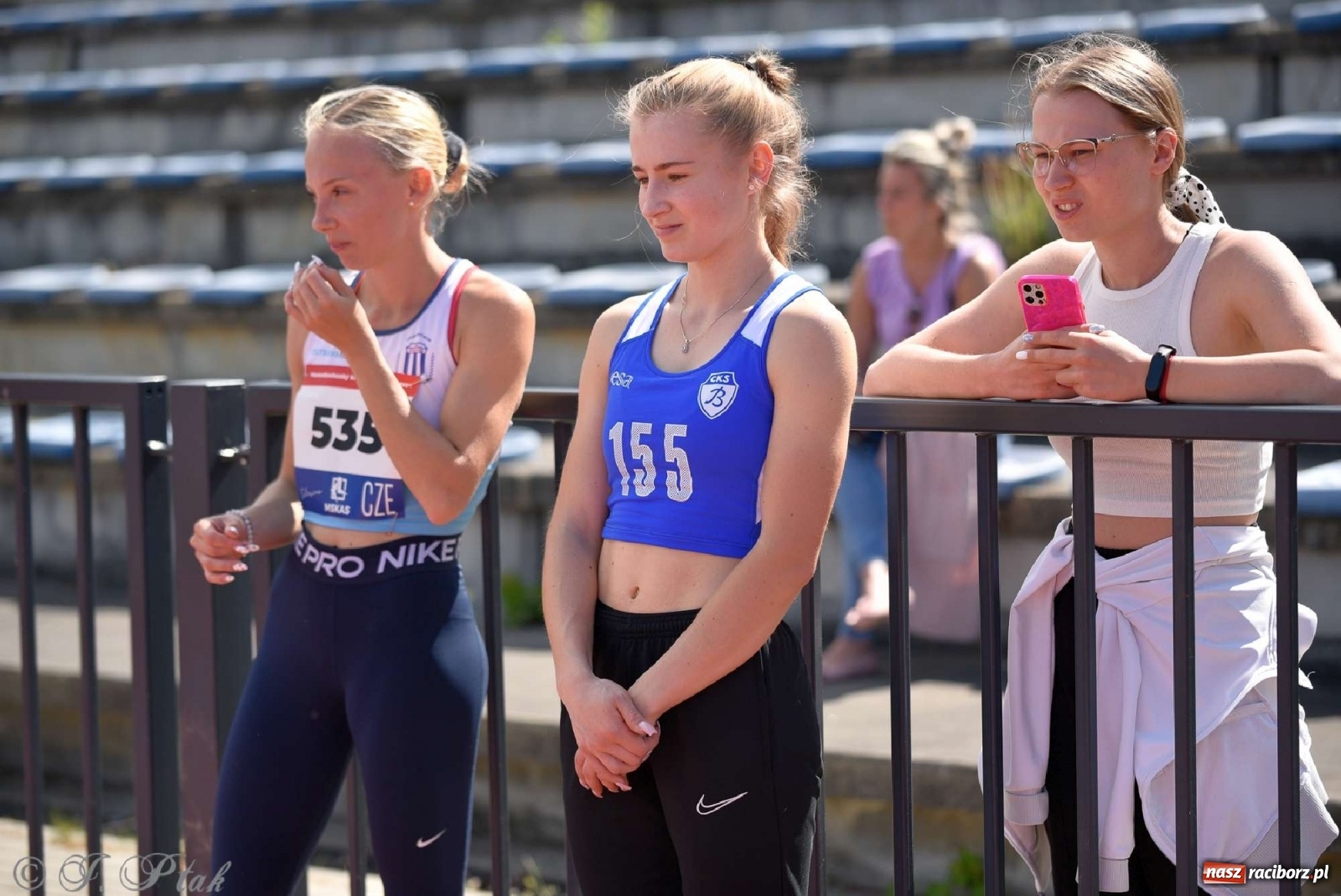 Zdjęcie w galerii na portalu naszraciborz.pl: Królowa sportu zagościła w Raciborzu. Polsko-czeska rywalizacja przy Zamkowej wiadomości z regionu