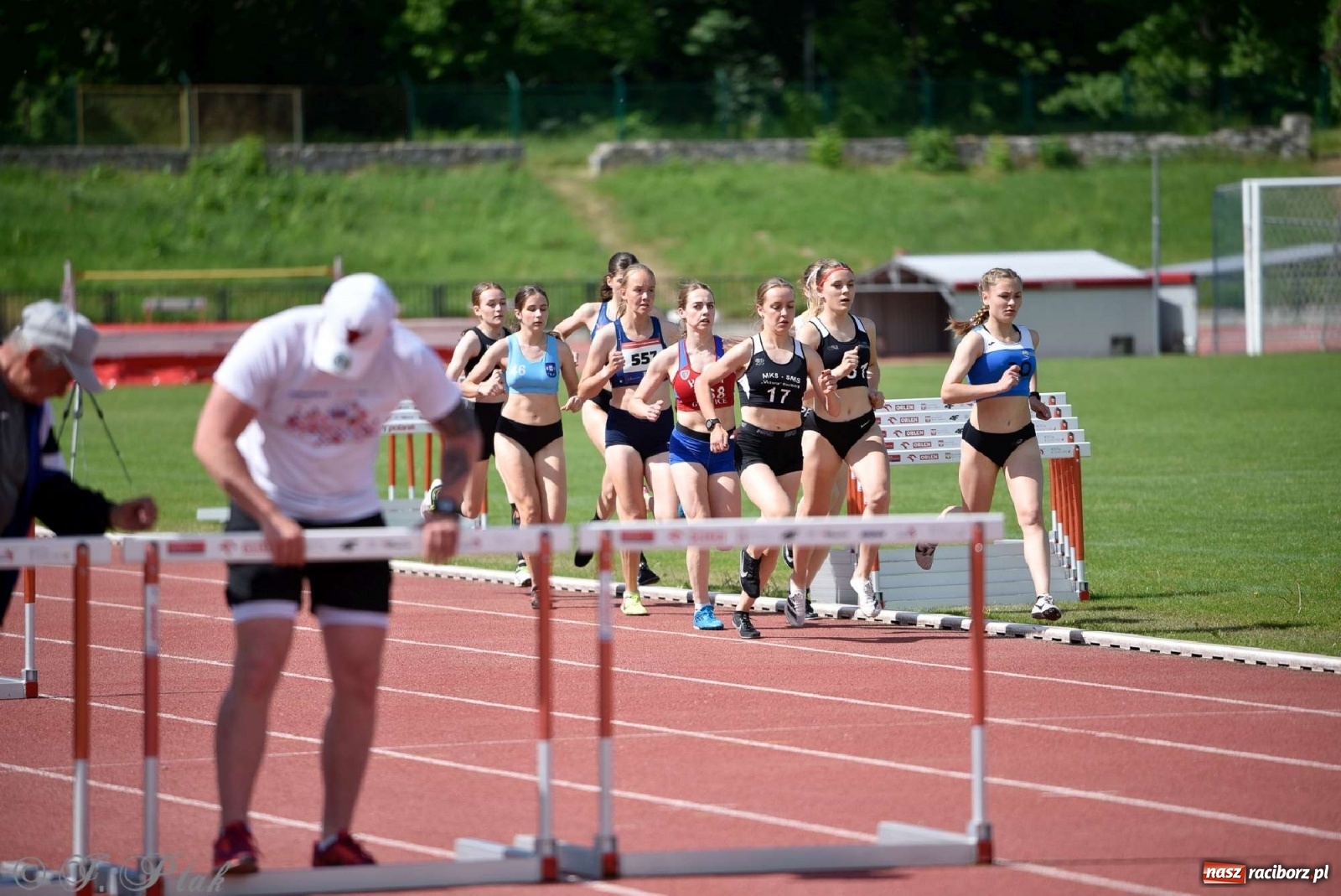 Zdjęcie w galerii na portalu naszraciborz.pl: Królowa sportu zagościła w Raciborzu. Polsko-czeska rywalizacja przy Zamkowej wiadomości z regionu