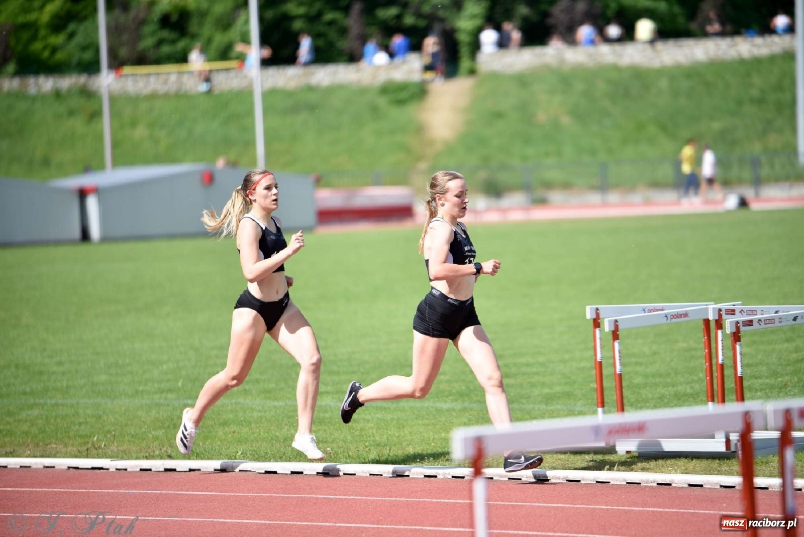 Zdjęcie w galerii na portalu naszraciborz.pl: Królowa sportu zagościła w Raciborzu. Polsko-czeska rywalizacja przy Zamkowej wiadomości z regionu