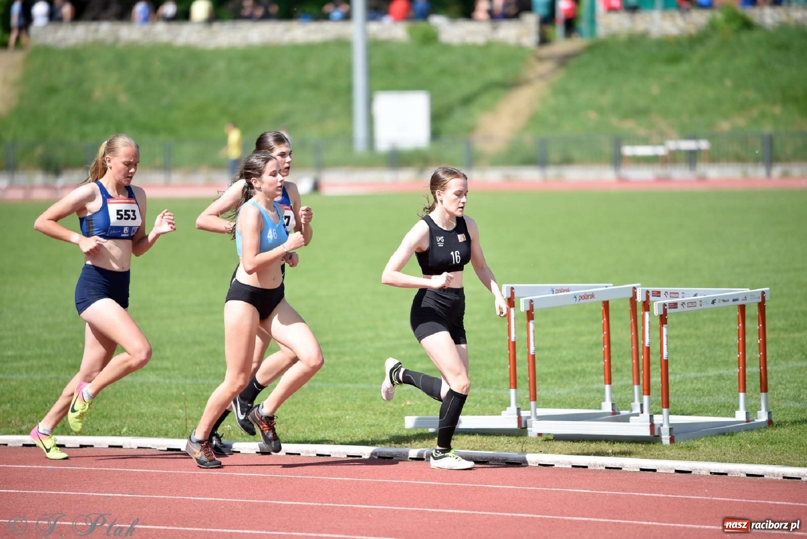 Zdjęcie w galerii na portalu naszraciborz.pl: Królowa sportu zagościła w Raciborzu. Polsko-czeska rywalizacja przy Zamkowej wiadomości z regionu