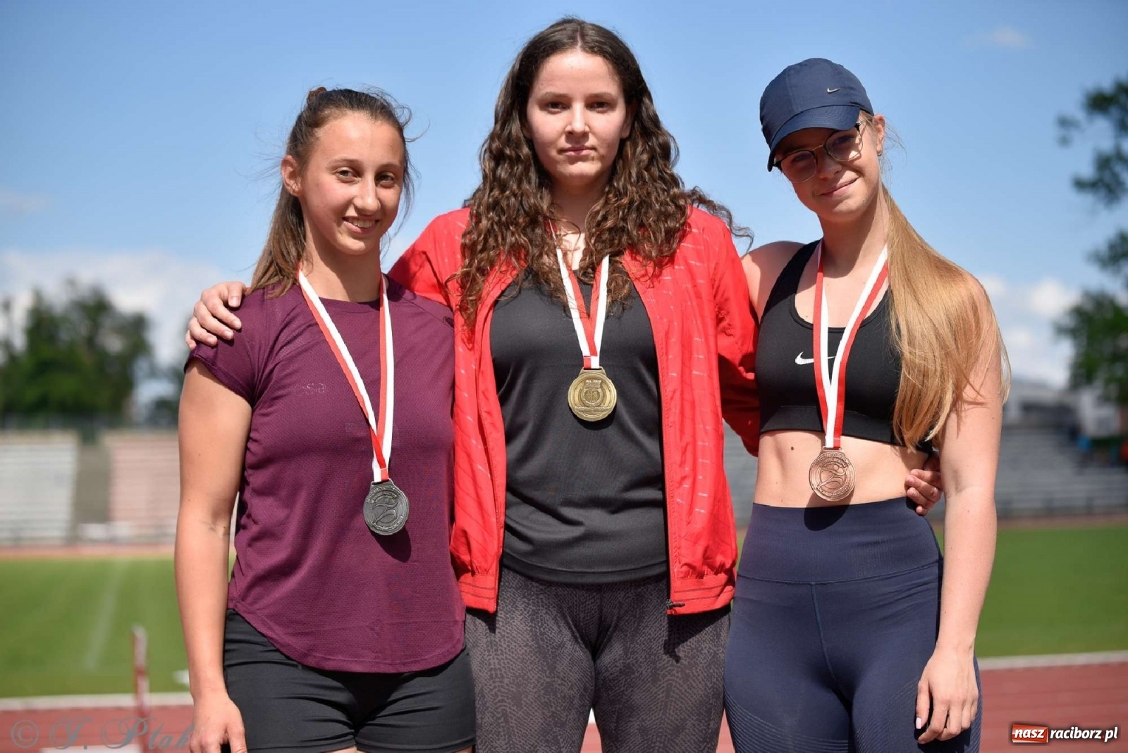 Zdjęcie w galerii na portalu naszraciborz.pl: Królowa sportu zagościła w Raciborzu. Polsko-czeska rywalizacja przy Zamkowej wiadomości z regionu