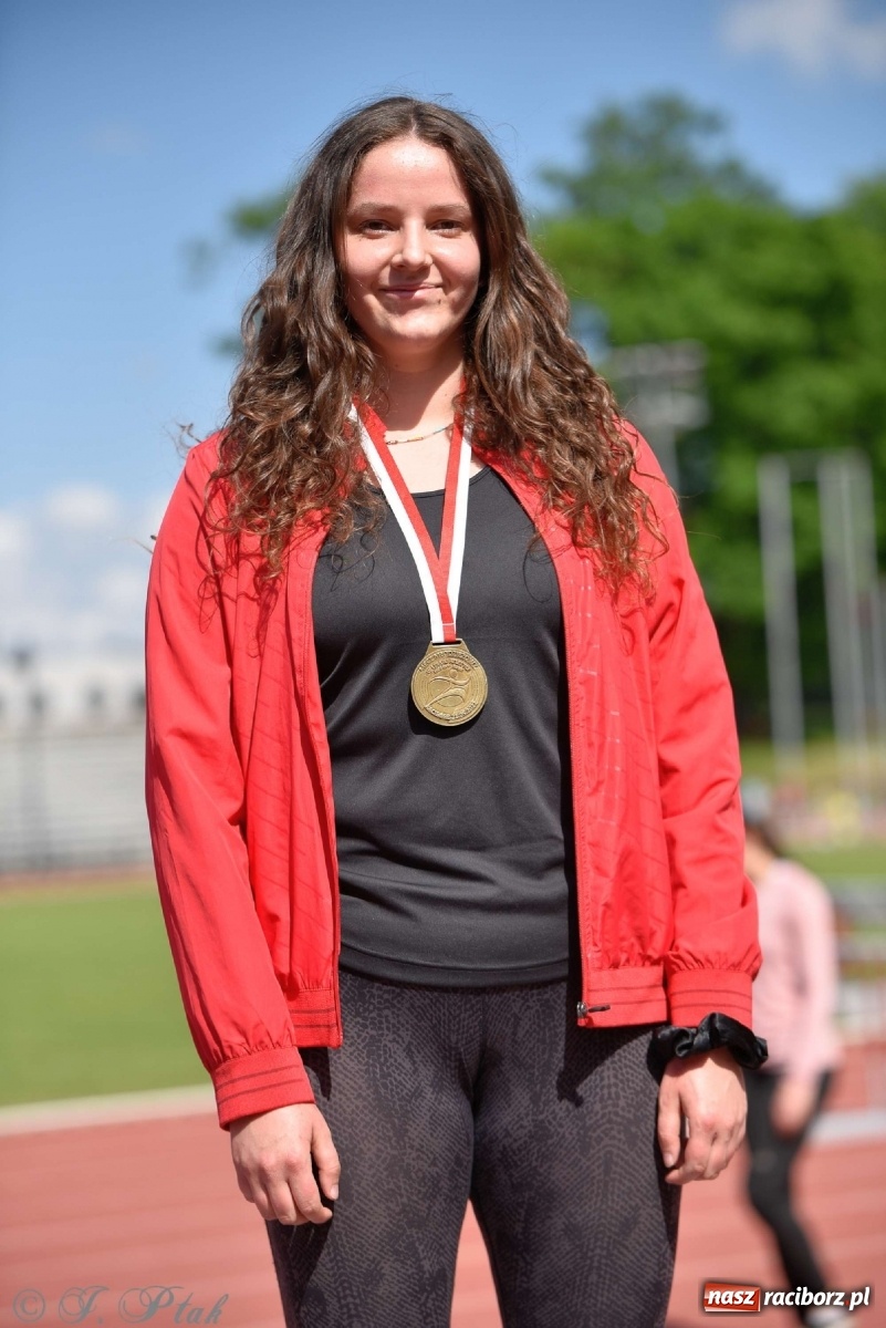 Zdjęcie w galerii na portalu naszraciborz.pl: Królowa sportu zagościła w Raciborzu. Polsko-czeska rywalizacja przy Zamkowej wiadomości z regionu