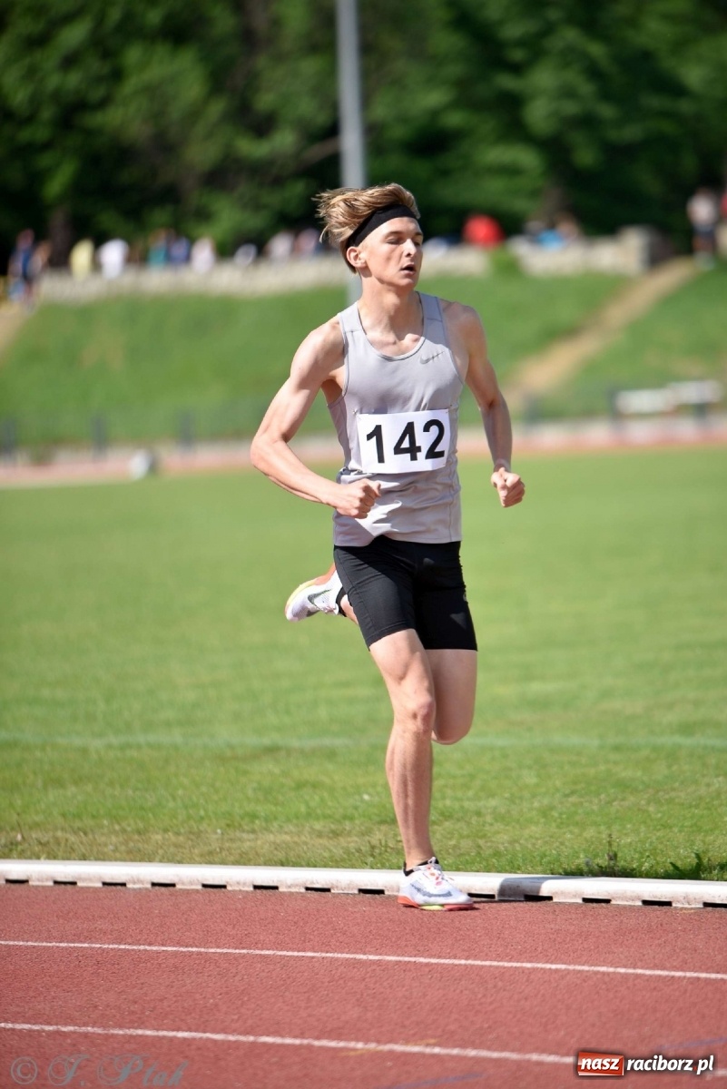 Zdjęcie w galerii na portalu naszraciborz.pl: Królowa sportu zagościła w Raciborzu. Polsko-czeska rywalizacja przy Zamkowej wiadomości z regionu