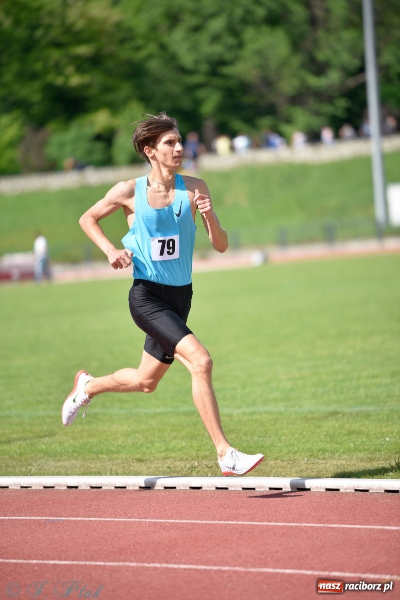 Zdjęcie w galerii na portalu naszraciborz.pl: Królowa sportu zagościła w Raciborzu. Polsko-czeska rywalizacja przy Zamkowej wiadomości z regionu