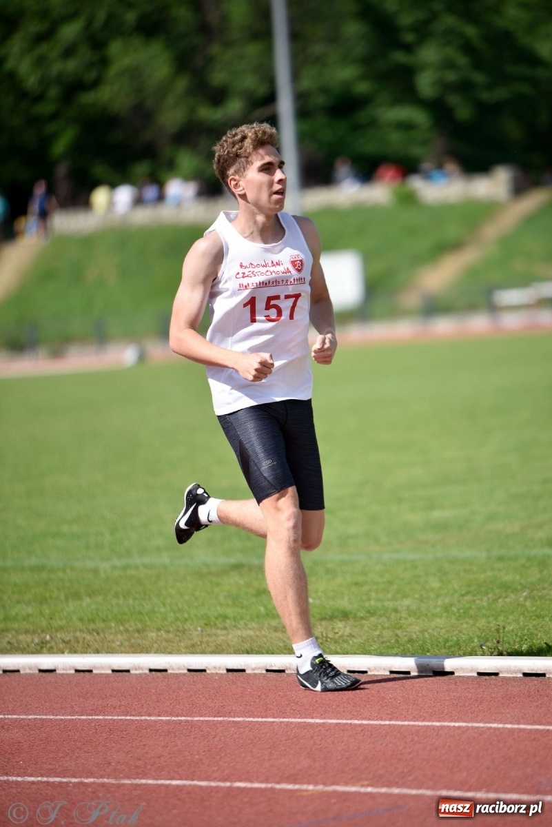 Zdjęcie w galerii na portalu naszraciborz.pl: Królowa sportu zagościła w Raciborzu. Polsko-czeska rywalizacja przy Zamkowej wiadomości z regionu