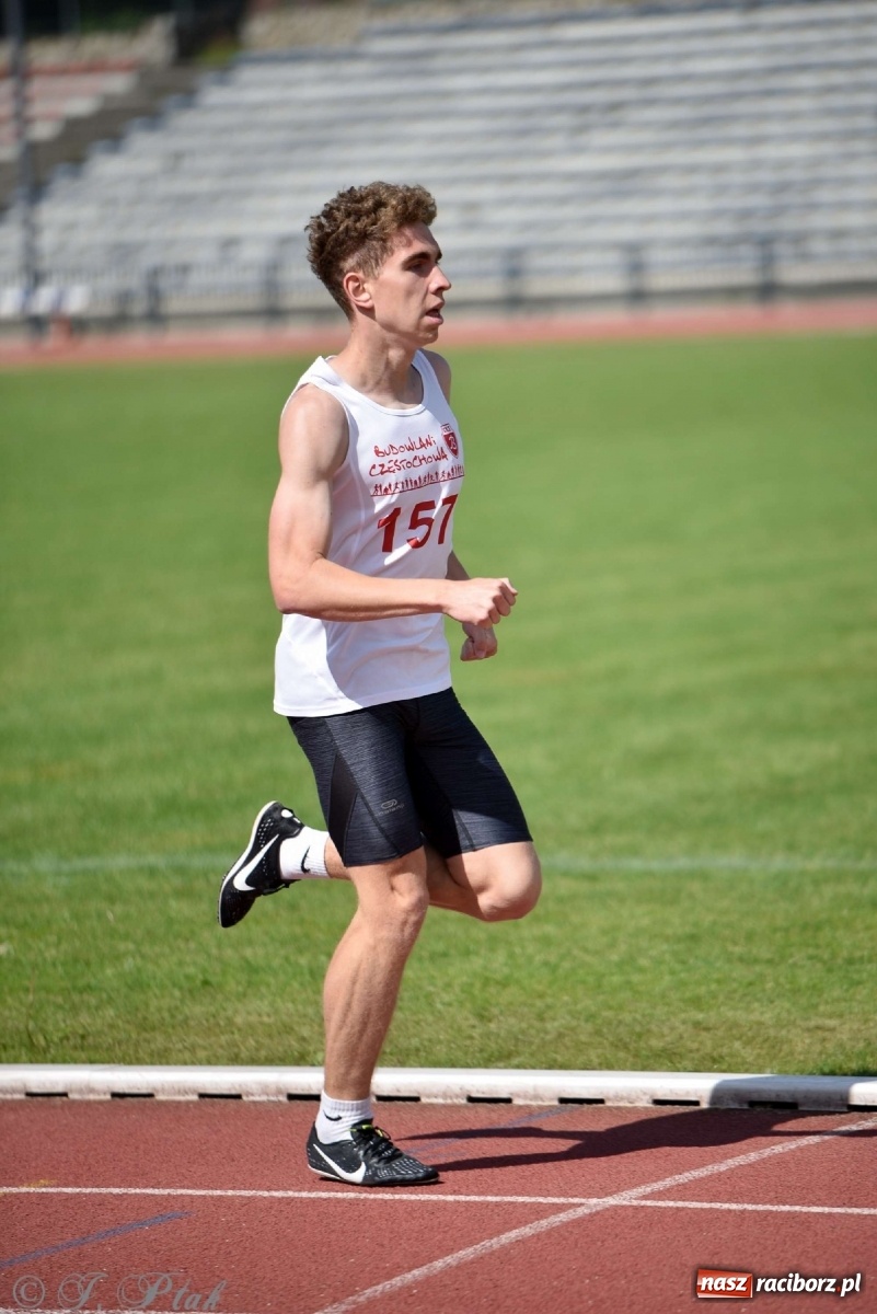 Zdjęcie w galerii na portalu naszraciborz.pl: Królowa sportu zagościła w Raciborzu. Polsko-czeska rywalizacja przy Zamkowej wiadomości z regionu