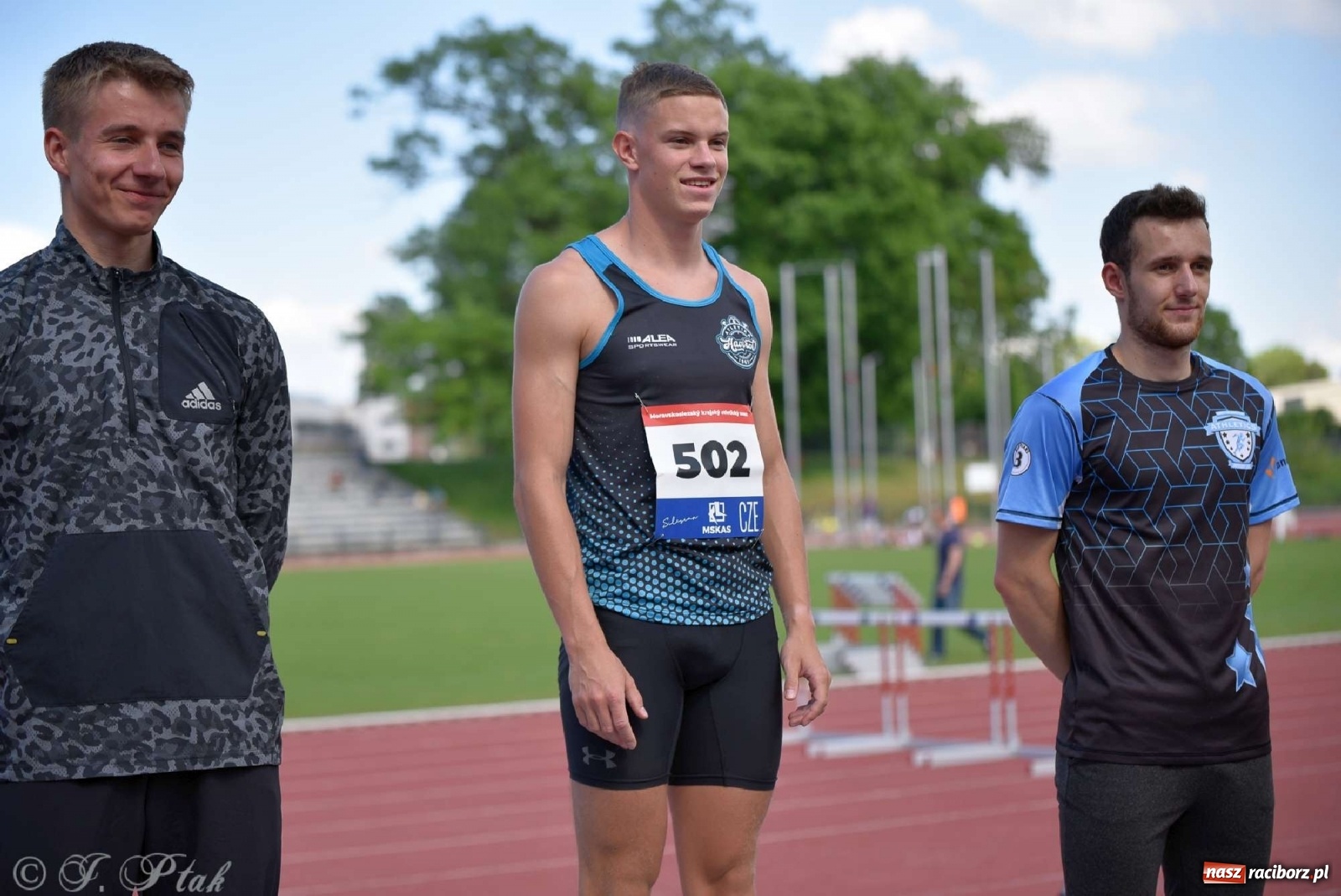 Zdjęcie w galerii na portalu naszraciborz.pl: Królowa sportu zagościła w Raciborzu. Polsko-czeska rywalizacja przy Zamkowej wiadomości z regionu