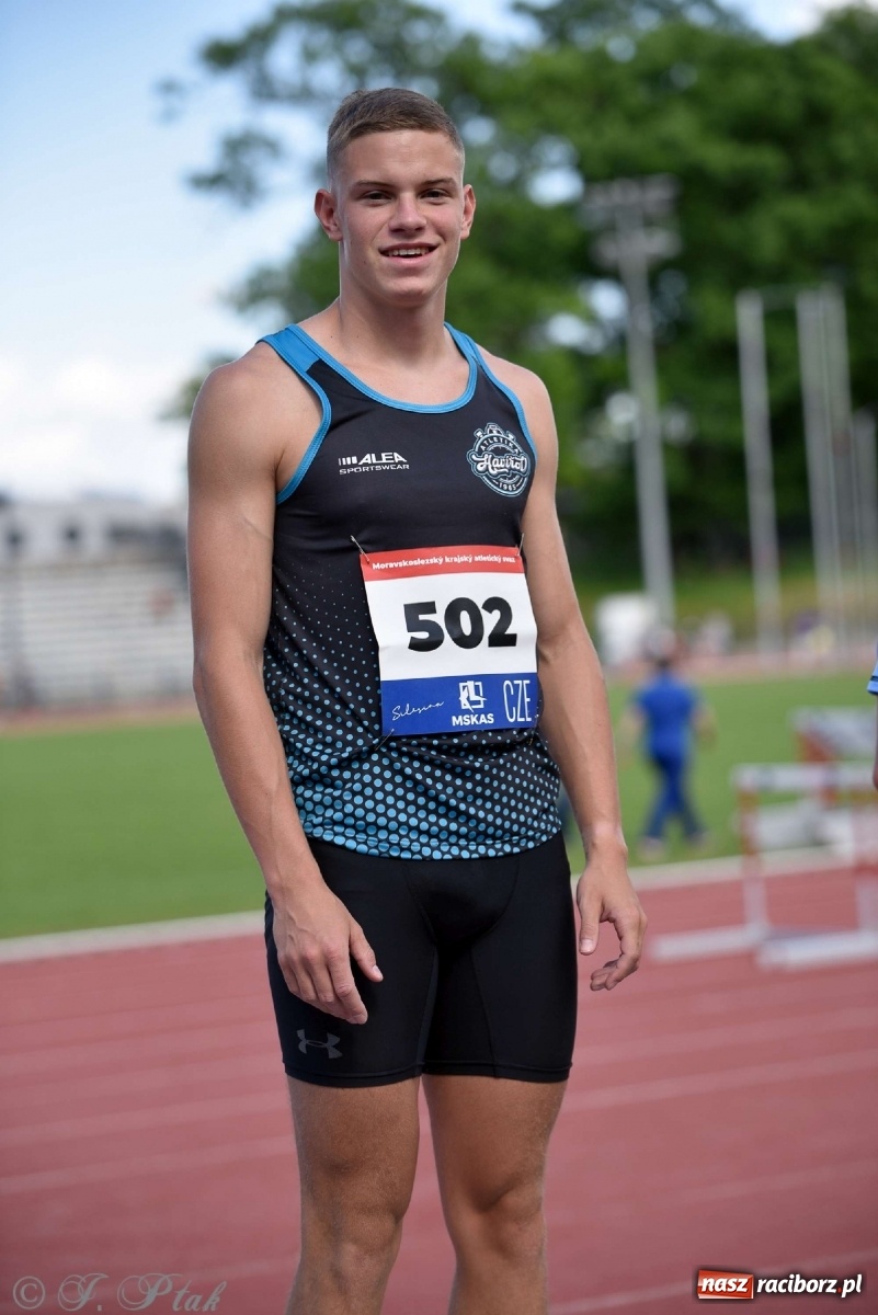 Zdjęcie w galerii na portalu naszraciborz.pl: Królowa sportu zagościła w Raciborzu. Polsko-czeska rywalizacja przy Zamkowej wiadomości z regionu