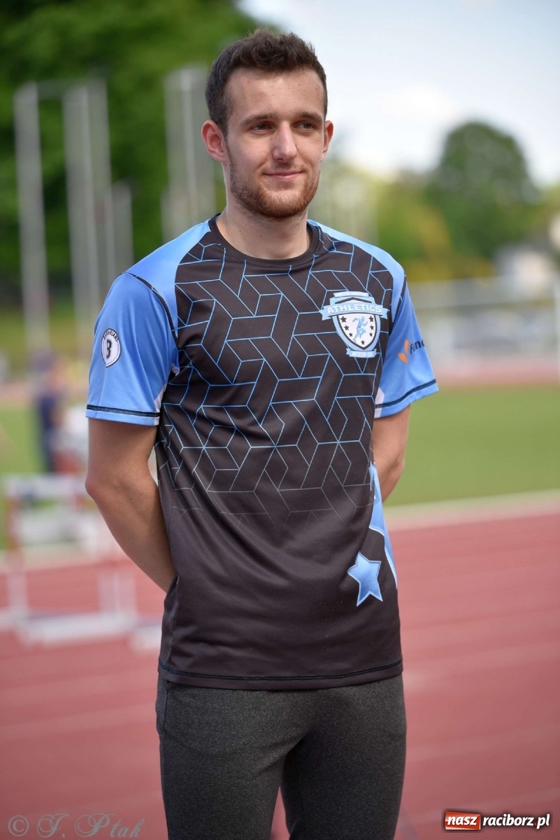 Zdjęcie w galerii na portalu naszraciborz.pl: Królowa sportu zagościła w Raciborzu. Polsko-czeska rywalizacja przy Zamkowej wiadomości z regionu