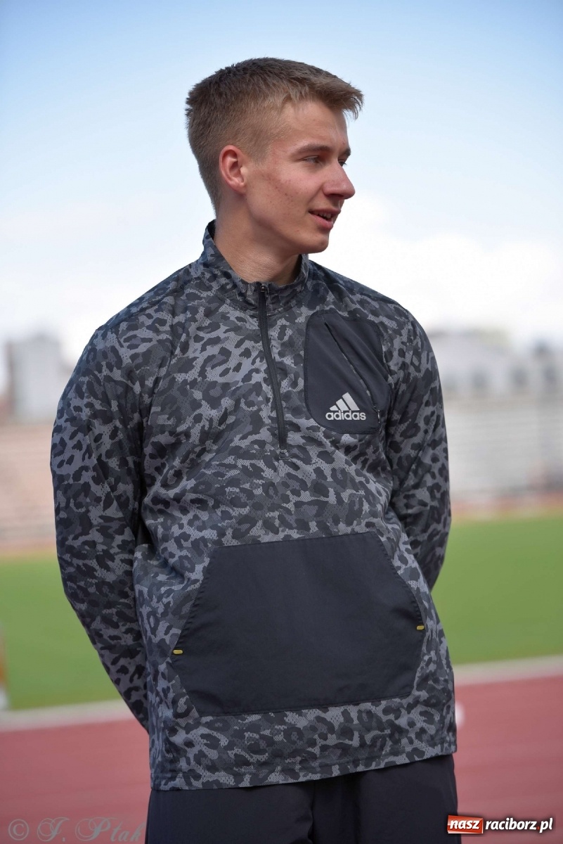 Zdjęcie w galerii na portalu naszraciborz.pl: Królowa sportu zagościła w Raciborzu. Polsko-czeska rywalizacja przy Zamkowej wiadomości z regionu