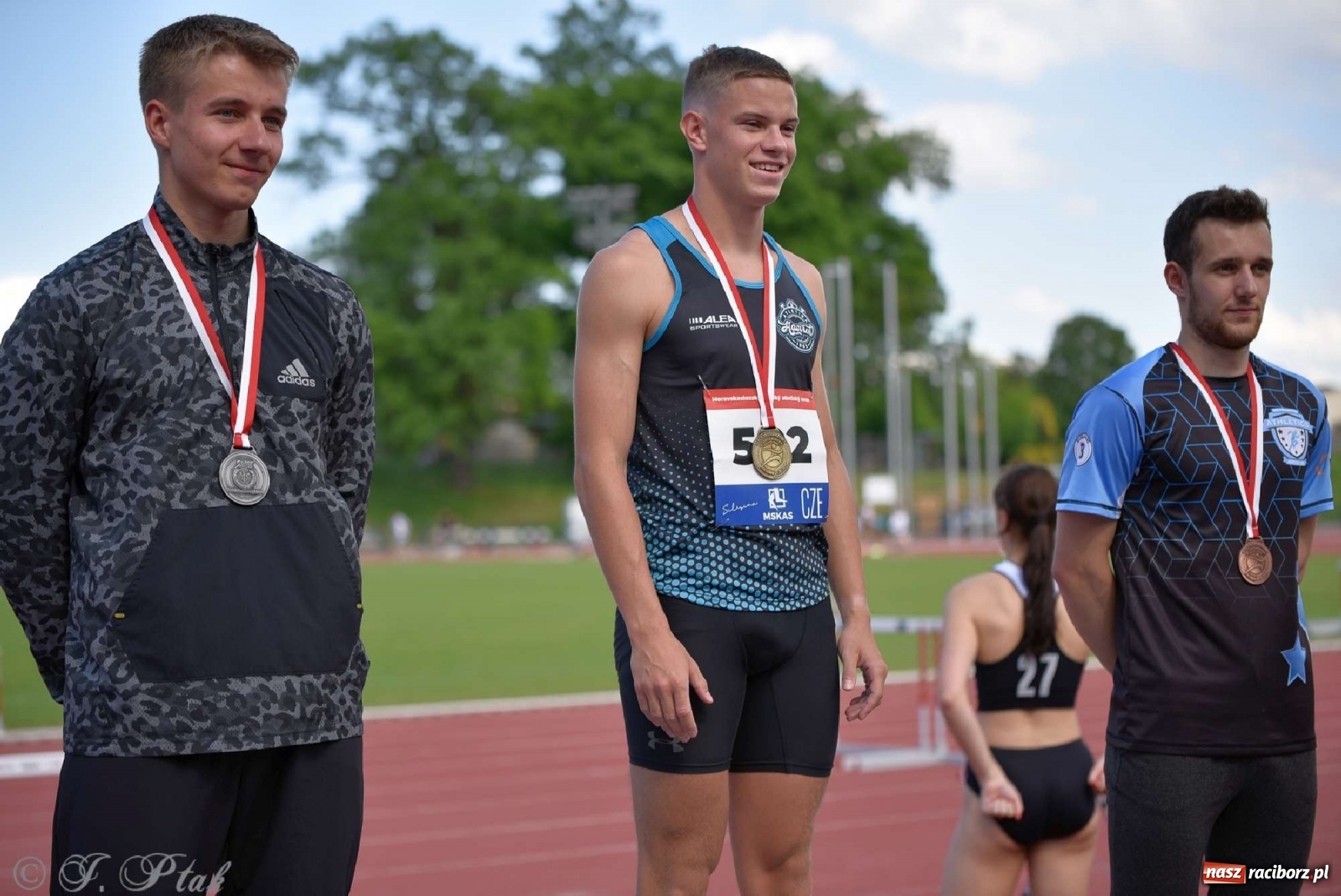 Zdjęcie w galerii na portalu naszraciborz.pl: Królowa sportu zagościła w Raciborzu. Polsko-czeska rywalizacja przy Zamkowej wiadomości z regionu