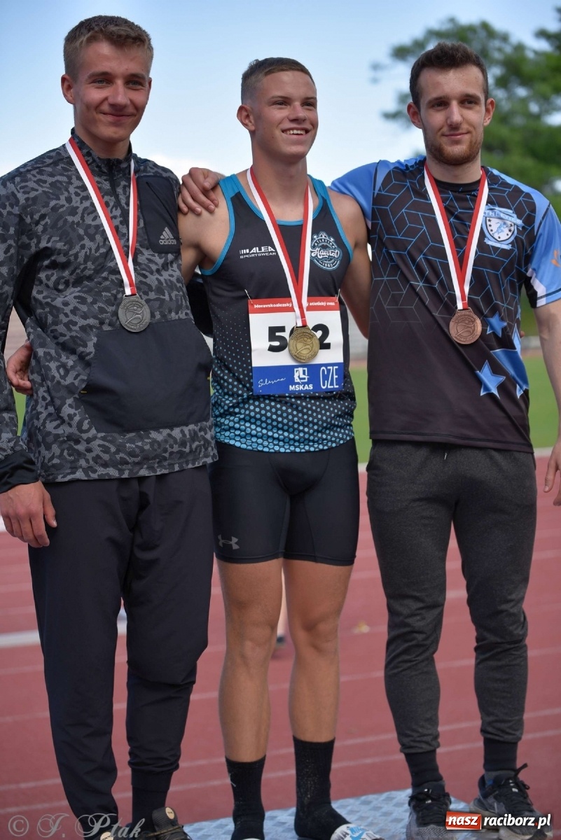 Zdjęcie w galerii na portalu naszraciborz.pl: Królowa sportu zagościła w Raciborzu. Polsko-czeska rywalizacja przy Zamkowej wiadomości z regionu