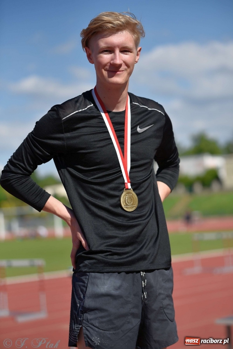 Zdjęcie w galerii na portalu naszraciborz.pl: Królowa sportu zagościła w Raciborzu. Polsko-czeska rywalizacja przy Zamkowej wiadomości z regionu