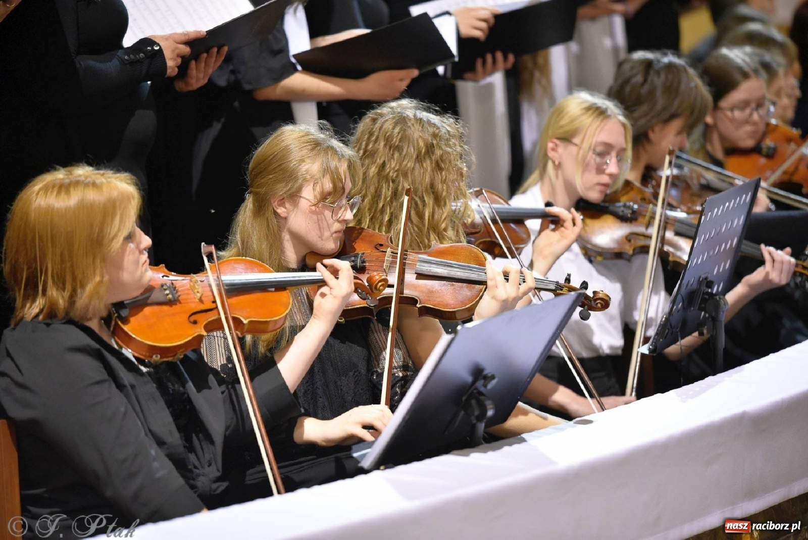 Zdjęcie w galerii na portalu naszraciborz.pl: Muzycy z Raciborza-Brzezia i Gliwic koncertowali w kościele NSPJ wiadomości z regionu