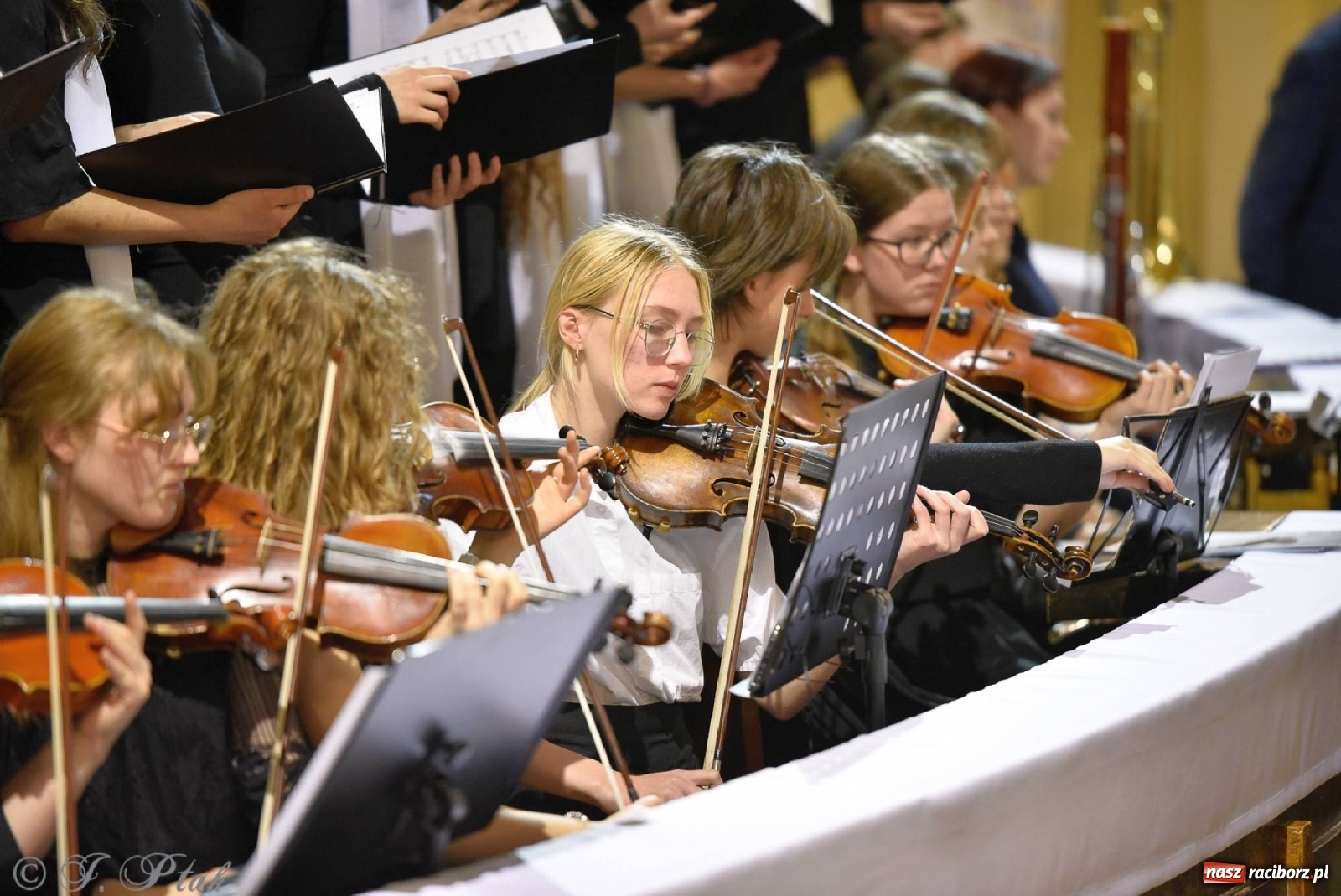 Zdjęcie w galerii na portalu naszraciborz.pl: Muzycy z Raciborza-Brzezia i Gliwic koncertowali w kościele NSPJ wiadomości z regionu