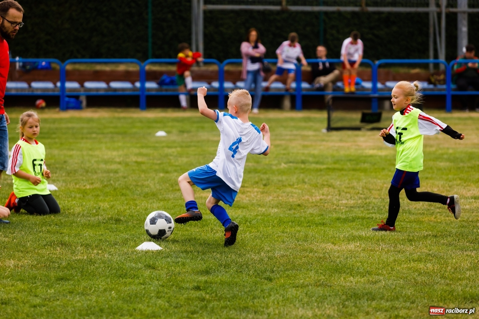 Zdjęcie w galerii na portalu naszraciborz.pl: Emocje połączone z frajdą. II Turniej Małych Bajtlów za nami [FOTO] wiadomości z regionu
