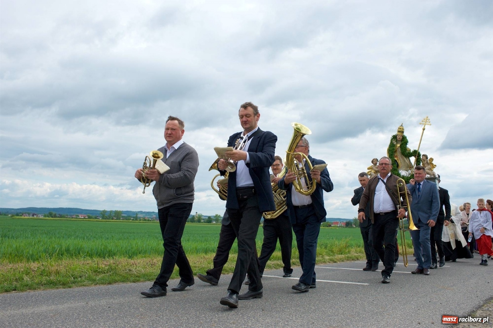 Zdjęcie w galerii na portalu naszraciborz.pl: Wierni z Tworkowa, Owsiszcz, Bolesławia i czeskiej Haci na Urbanku [FOTO i WIDEO] wiadomości z regionu