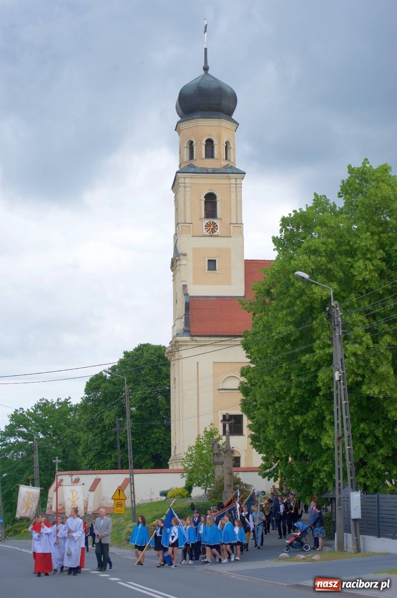 Zdjęcie w galerii na portalu naszraciborz.pl: Wierni z Tworkowa, Owsiszcz, Bolesławia i czeskiej Haci na Urbanku [FOTO i WIDEO] wiadomości z regionu