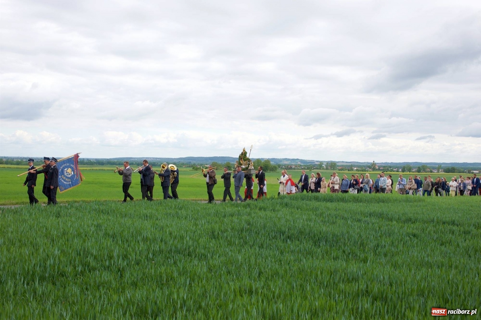Zdjęcie w galerii na portalu naszraciborz.pl: Wierni z Tworkowa, Owsiszcz, Bolesławia i czeskiej Haci na Urbanku [FOTO i WIDEO] wiadomości z regionu
