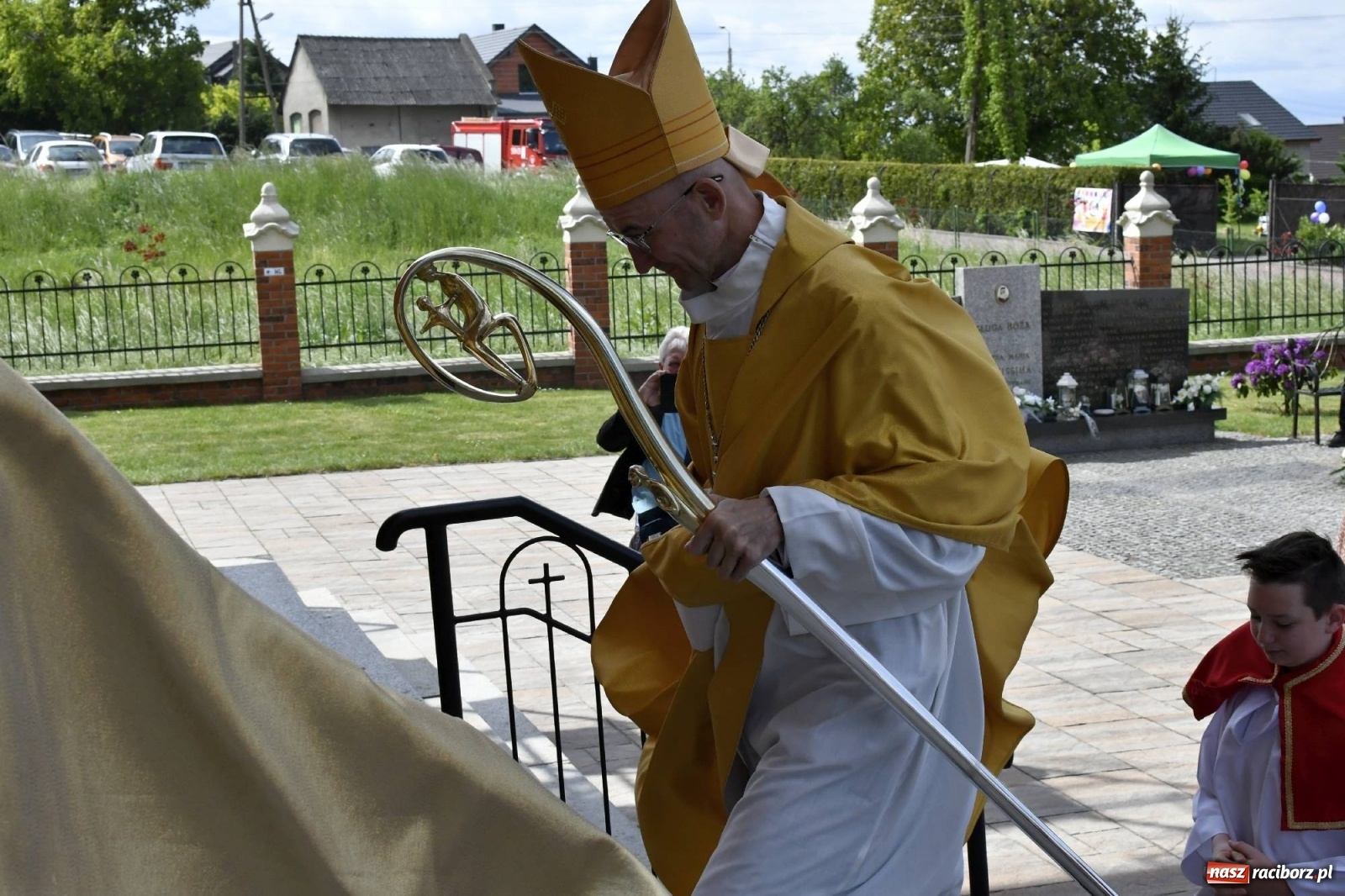 Zdjęcie w galerii na portalu naszraciborz.pl: Wielkie święto w Raciborzu-Brzeziu. Finał Dni Dulcissimiańskich i posadzenie Dębu Niepodległości [FOTO i WIDEO] wiadomości z regionu
