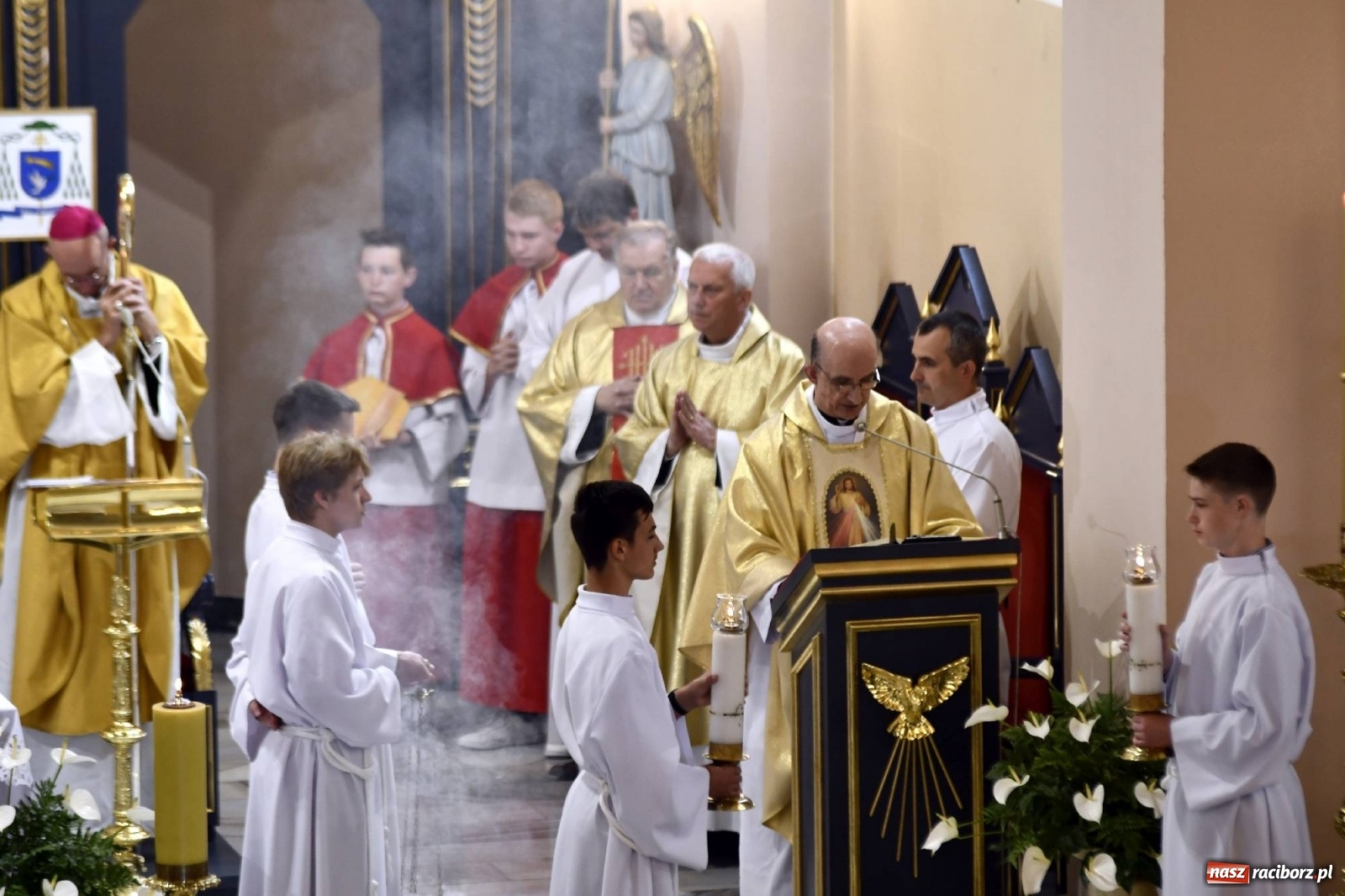 Zdjęcie w galerii na portalu naszraciborz.pl: Wielkie święto w Raciborzu-Brzeziu. Finał Dni Dulcissimiańskich i posadzenie Dębu Niepodległości [FOTO i WIDEO] wiadomości z regionu