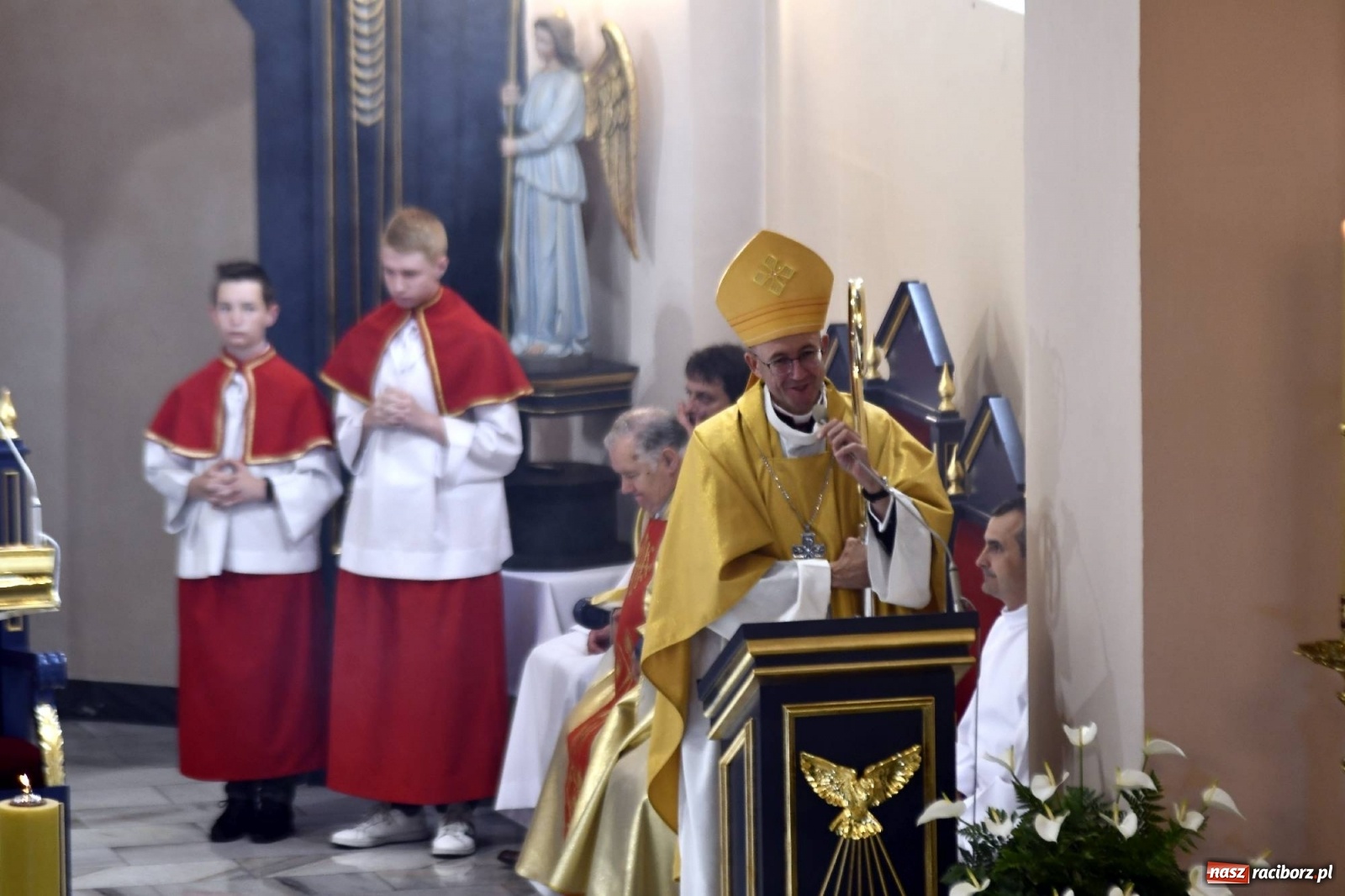 Zdjęcie w galerii na portalu naszraciborz.pl: Wielkie święto w Raciborzu-Brzeziu. Finał Dni Dulcissimiańskich i posadzenie Dębu Niepodległości [FOTO i WIDEO] wiadomości z regionu