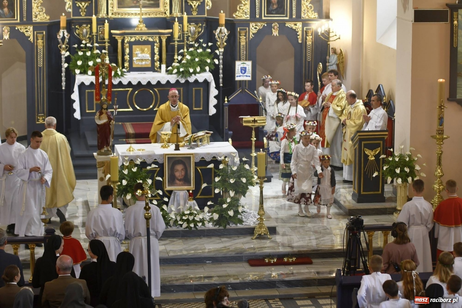 Zdjęcie w galerii na portalu naszraciborz.pl: Wielkie święto w Raciborzu-Brzeziu. Finał Dni Dulcissimiańskich i posadzenie Dębu Niepodległości [FOTO i WIDEO] wiadomości z regionu