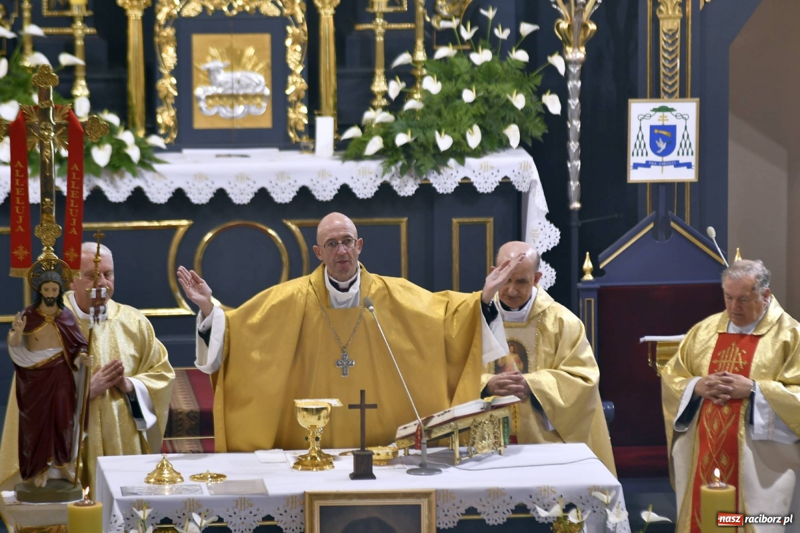 Zdjęcie w galerii na portalu naszraciborz.pl: Wielkie święto w Raciborzu-Brzeziu. Finał Dni Dulcissimiańskich i posadzenie Dębu Niepodległości [FOTO i WIDEO] wiadomości z regionu
