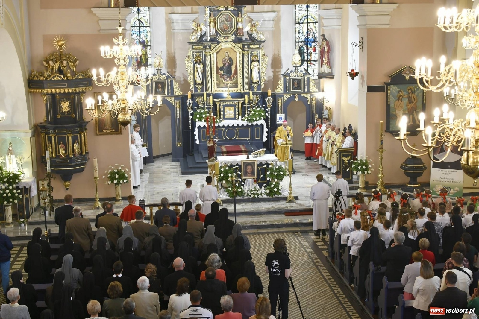 Zdjęcie w galerii na portalu naszraciborz.pl: Wielkie święto w Raciborzu-Brzeziu. Finał Dni Dulcissimiańskich i posadzenie Dębu Niepodległości [FOTO i WIDEO] wiadomości z regionu
