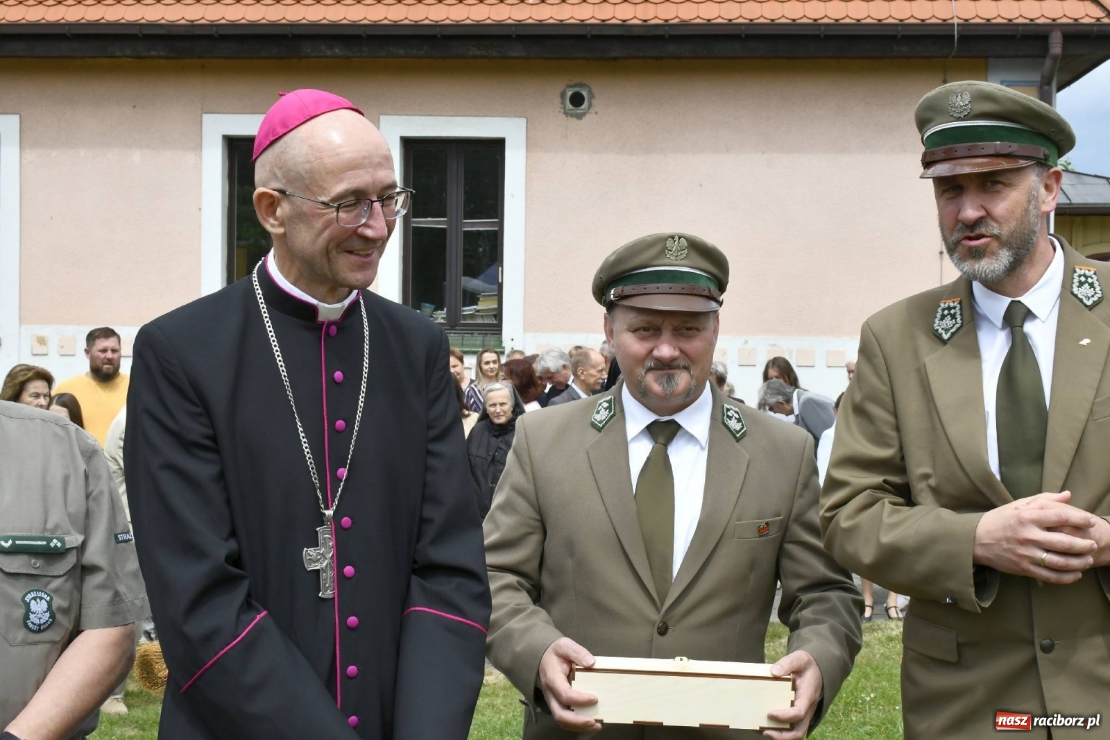 Zdjęcie w galerii na portalu naszraciborz.pl: Wielkie święto w Raciborzu-Brzeziu. Finał Dni Dulcissimiańskich i posadzenie Dębu Niepodległości [FOTO i WIDEO] wiadomości z regionu