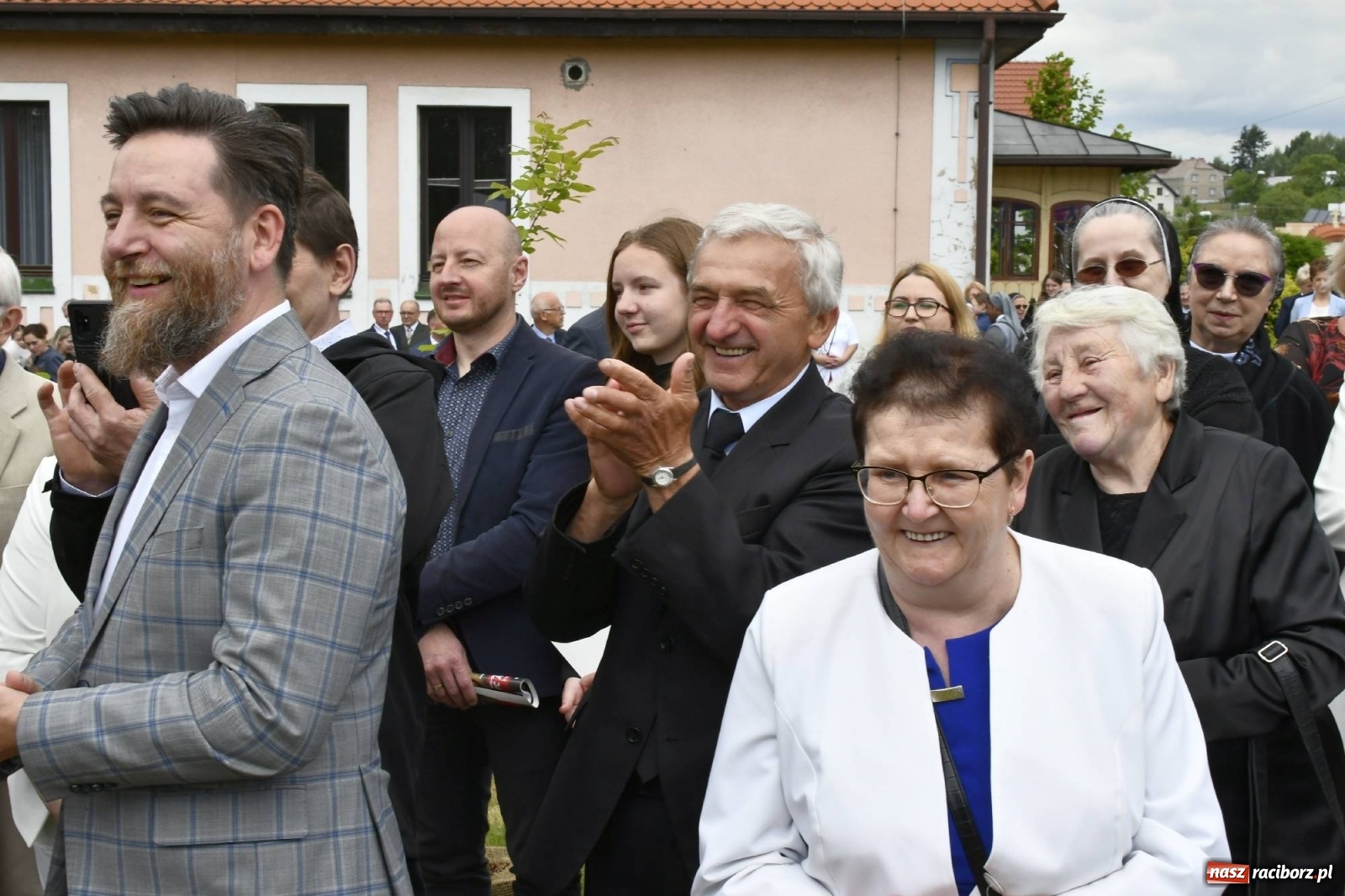 Zdjęcie w galerii na portalu naszraciborz.pl: Wielkie święto w Raciborzu-Brzeziu. Finał Dni Dulcissimiańskich i posadzenie Dębu Niepodległości [FOTO i WIDEO] wiadomości z regionu