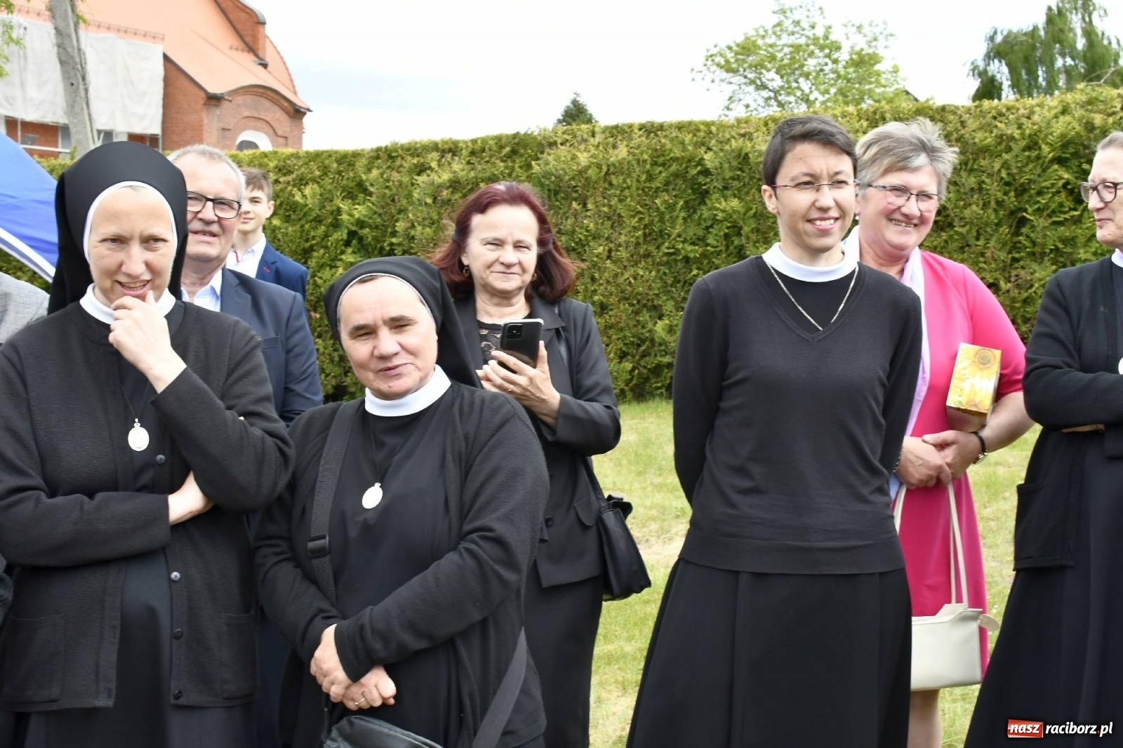 Zdjęcie w galerii na portalu naszraciborz.pl: Wielkie święto w Raciborzu-Brzeziu. Finał Dni Dulcissimiańskich i posadzenie Dębu Niepodległości [FOTO i WIDEO] wiadomości z regionu