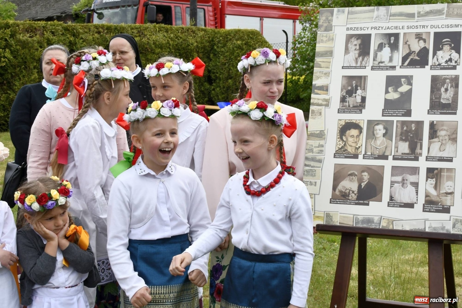 Zdjęcie w galerii na portalu naszraciborz.pl: Wielkie święto w Raciborzu-Brzeziu. Finał Dni Dulcissimiańskich i posadzenie Dębu Niepodległości [FOTO i WIDEO] wiadomości z regionu