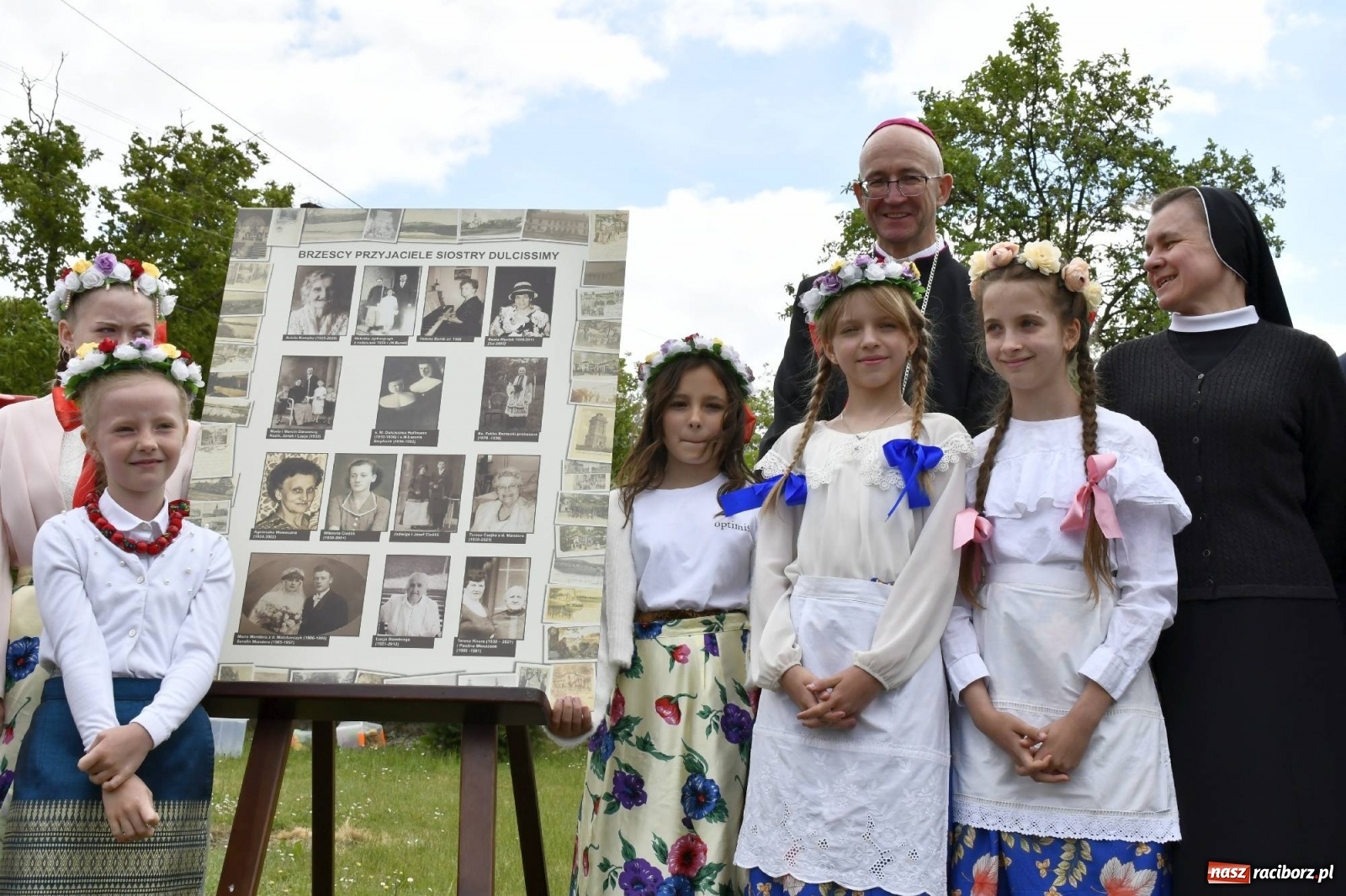 Zdjęcie w galerii na portalu naszraciborz.pl: Wielkie święto w Raciborzu-Brzeziu. Finał Dni Dulcissimiańskich i posadzenie Dębu Niepodległości [FOTO i WIDEO] wiadomości z regionu