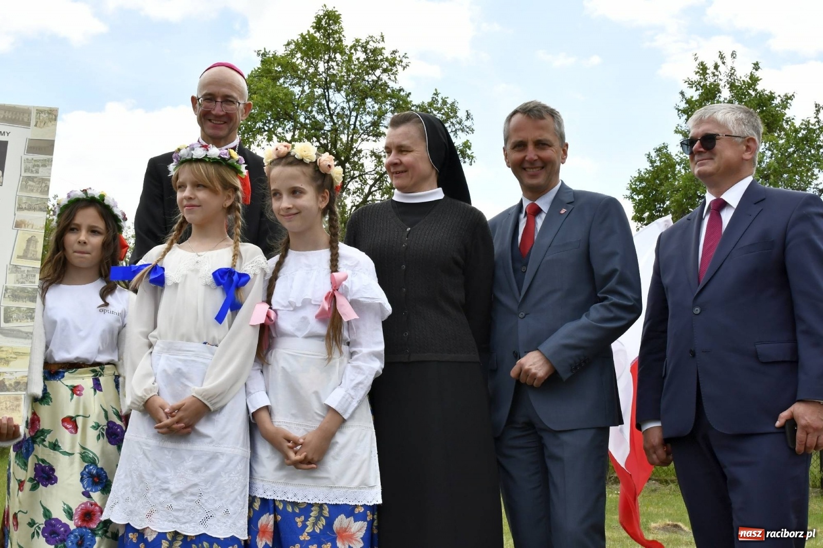Zdjęcie w galerii na portalu naszraciborz.pl: Wielkie święto w Raciborzu-Brzeziu. Finał Dni Dulcissimiańskich i posadzenie Dębu Niepodległości [FOTO i WIDEO] wiadomości z regionu