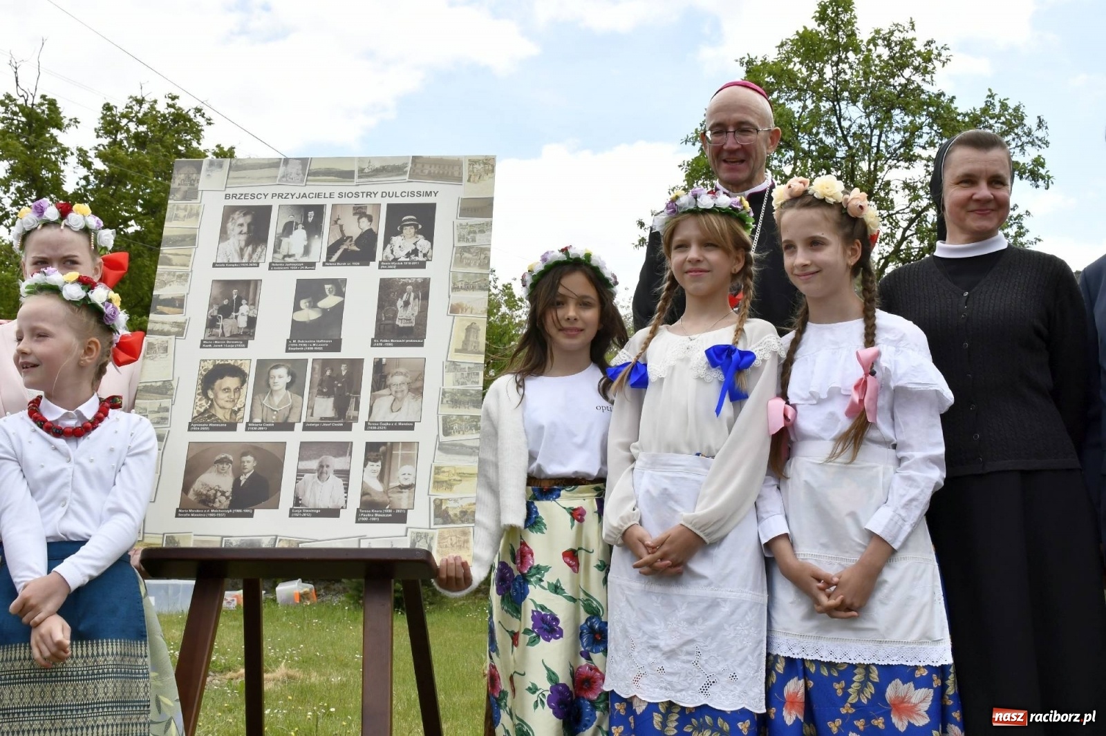 Zdjęcie w galerii na portalu naszraciborz.pl: Wielkie święto w Raciborzu-Brzeziu. Finał Dni Dulcissimiańskich i posadzenie Dębu Niepodległości [FOTO i WIDEO] wiadomości z regionu
