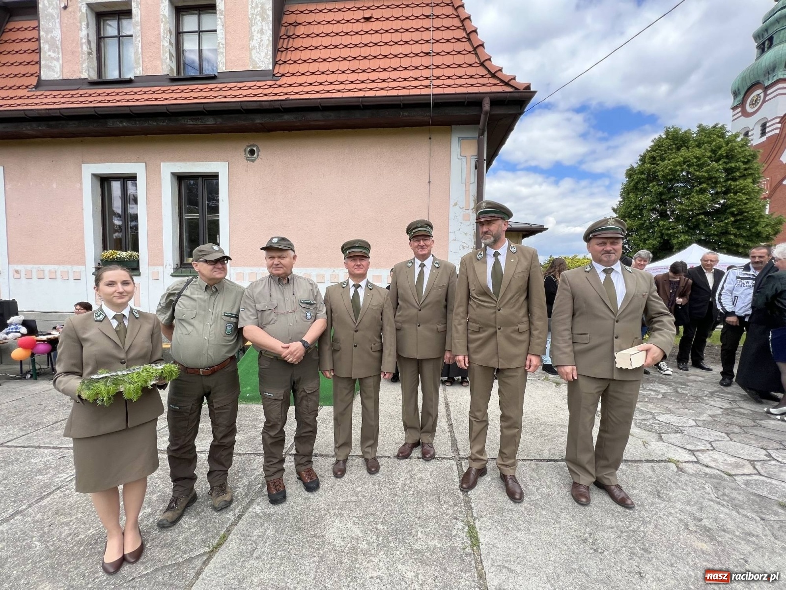 Zdjęcie w galerii na portalu naszraciborz.pl: Wielkie święto w Raciborzu-Brzeziu. Finał Dni Dulcissimiańskich i posadzenie Dębu Niepodległości [FOTO i WIDEO] wiadomości z regionu