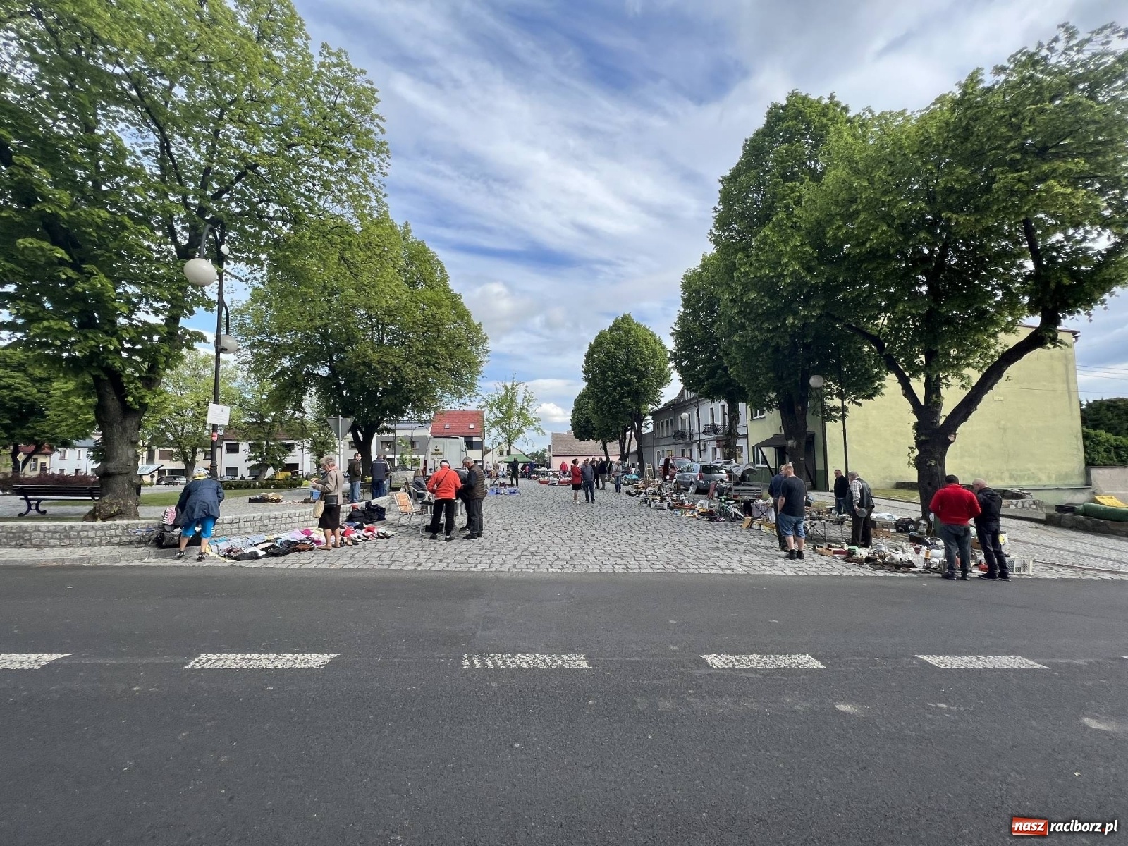 Zdjęcie w galerii na portalu naszraciborz.pl: Jarmark w Krzanowicach. Kupców sporo i rarytasy wiadomości z regionu