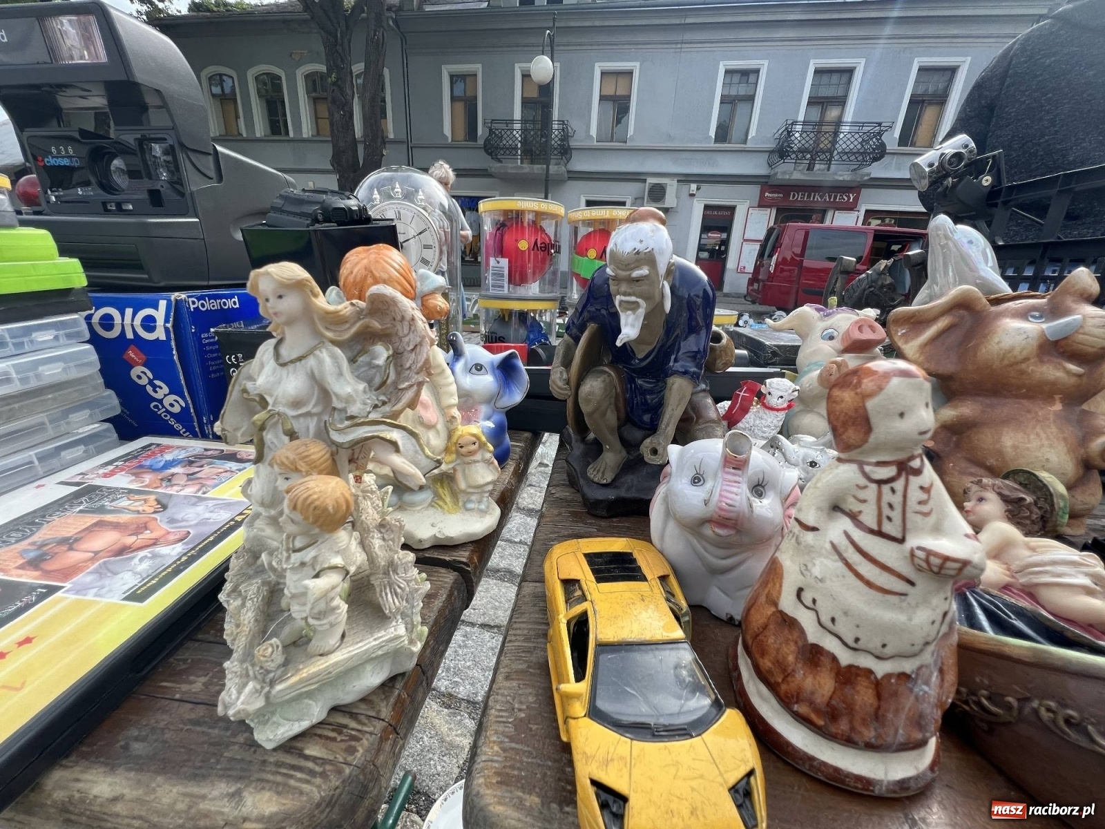 Zdjęcie w galerii na portalu naszraciborz.pl: Jarmark w Krzanowicach. Kupców sporo i rarytasy wiadomości z regionu