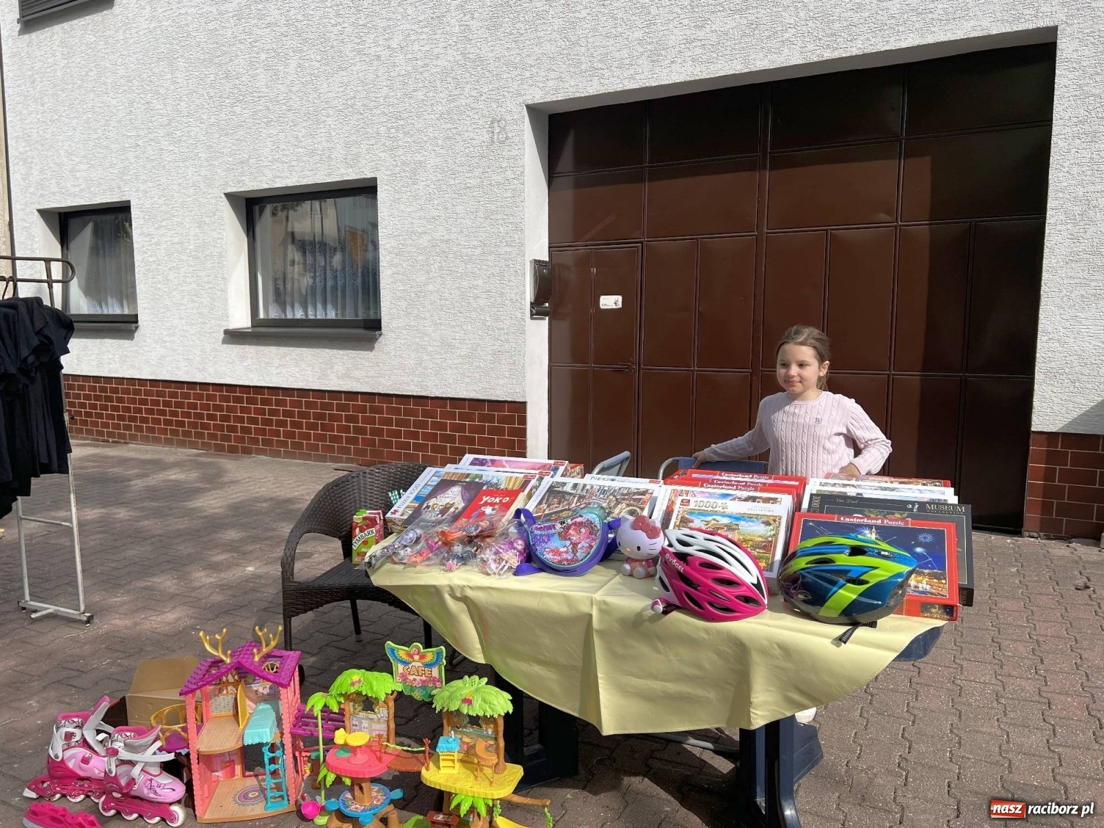 Zdjęcie w galerii na portalu naszraciborz.pl: Jarmark w Krzanowicach. Kupców sporo i rarytasy wiadomości z regionu