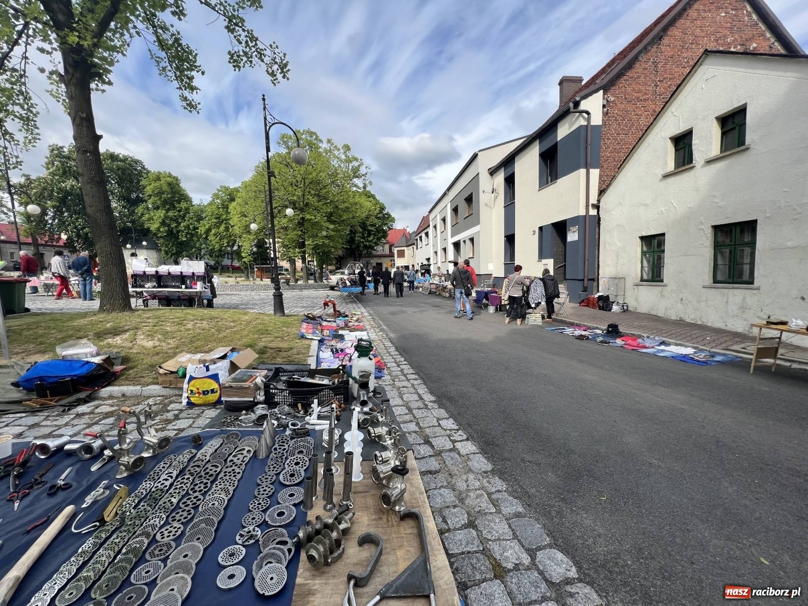 Zdjęcie w galerii na portalu naszraciborz.pl: Jarmark w Krzanowicach. Kupców sporo i rarytasy wiadomości z regionu