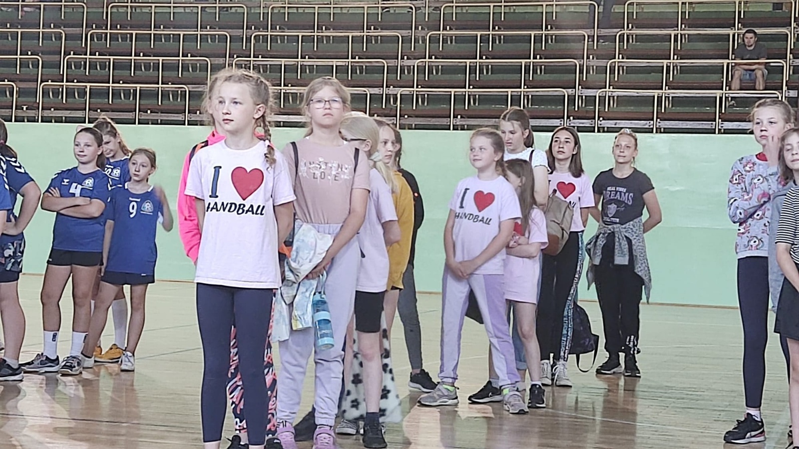 Zdjęcie w galerii na portalu naszraciborz.pl: Pierwszy kuźniański turniej piłki ręcznej dziewcząt o puchar starosty raciborskiego wiadomości z regionu