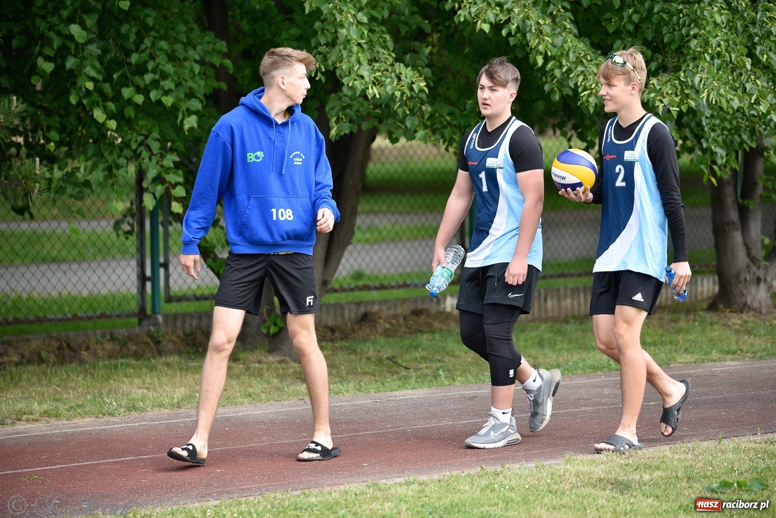 Zdjęcie w galerii na portalu naszraciborz.pl: Półfinał mistrzostw Śląska juniorów w siatkówce plażowej w Raciborzu i Krzanowicach [FOTO] wiadomości z regionu