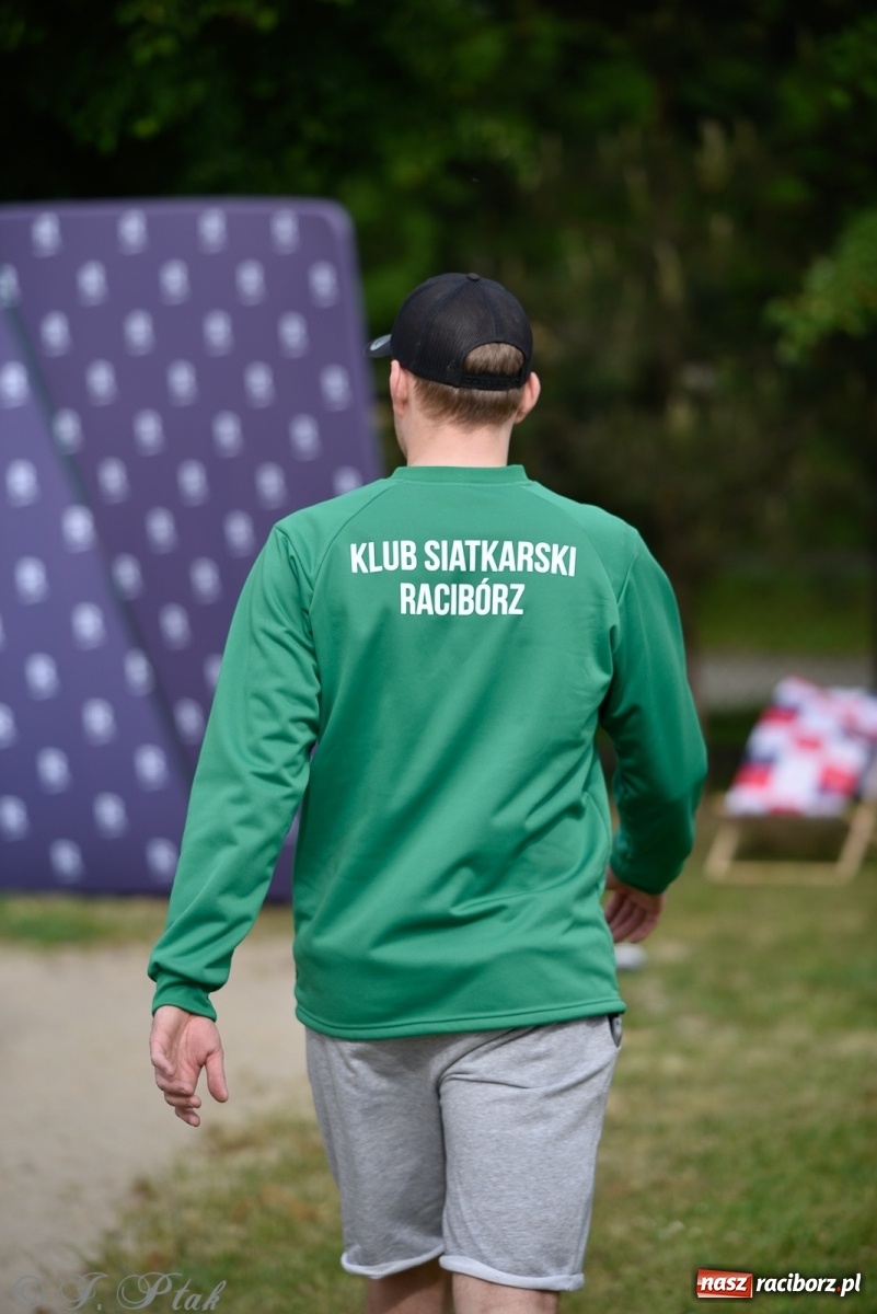 Zdjęcie w galerii na portalu naszraciborz.pl: Półfinał mistrzostw Śląska juniorów w siatkówce plażowej w Raciborzu i Krzanowicach [FOTO] wiadomości z regionu