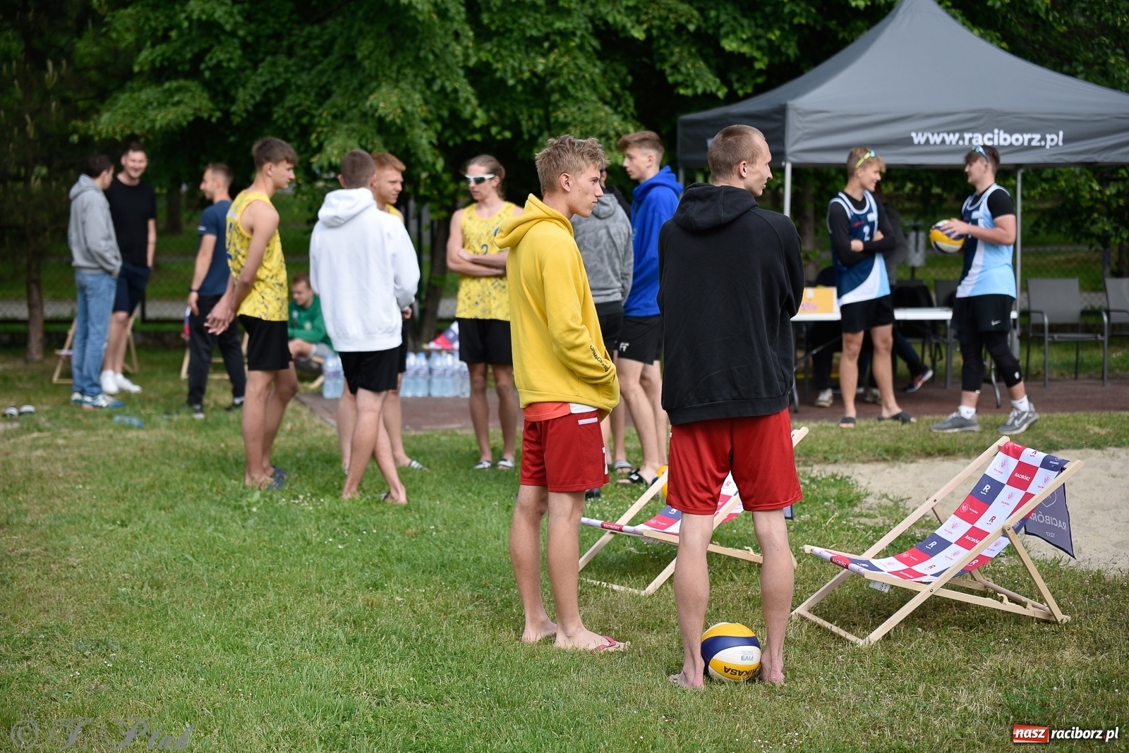Zdjęcie w galerii na portalu naszraciborz.pl: Półfinał mistrzostw Śląska juniorów w siatkówce plażowej w Raciborzu i Krzanowicach [FOTO] wiadomości z regionu