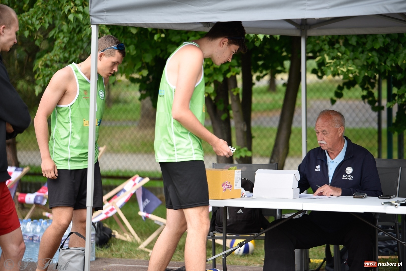 Zdjęcie w galerii na portalu naszraciborz.pl: Półfinał mistrzostw Śląska juniorów w siatkówce plażowej w Raciborzu i Krzanowicach [FOTO] wiadomości z regionu