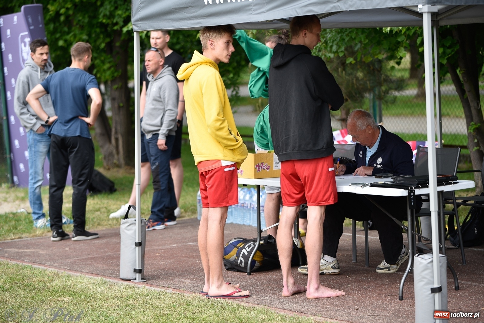 Zdjęcie w galerii na portalu naszraciborz.pl: Półfinał mistrzostw Śląska juniorów w siatkówce plażowej w Raciborzu i Krzanowicach [FOTO] wiadomości z regionu